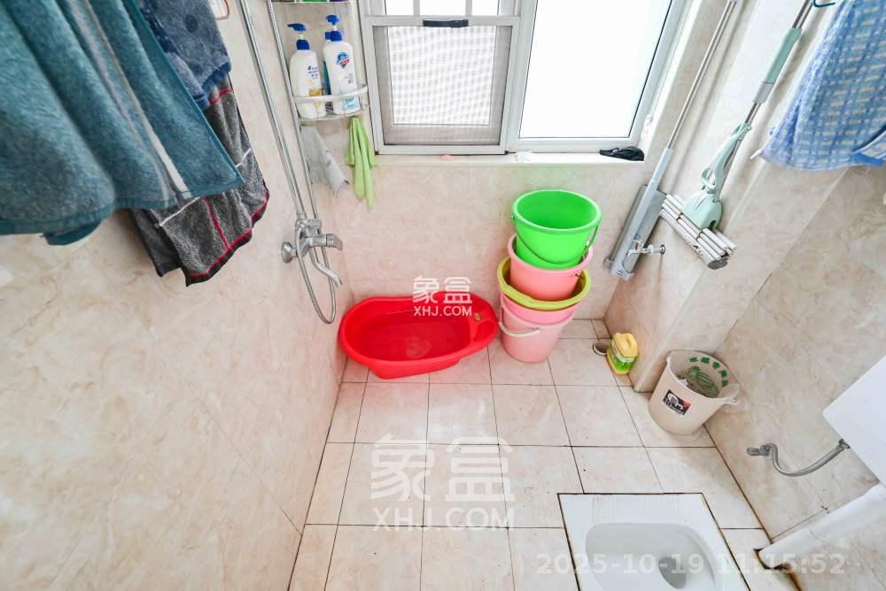 绿地之窗  4室2厅2卫    2900.0元/月室内图