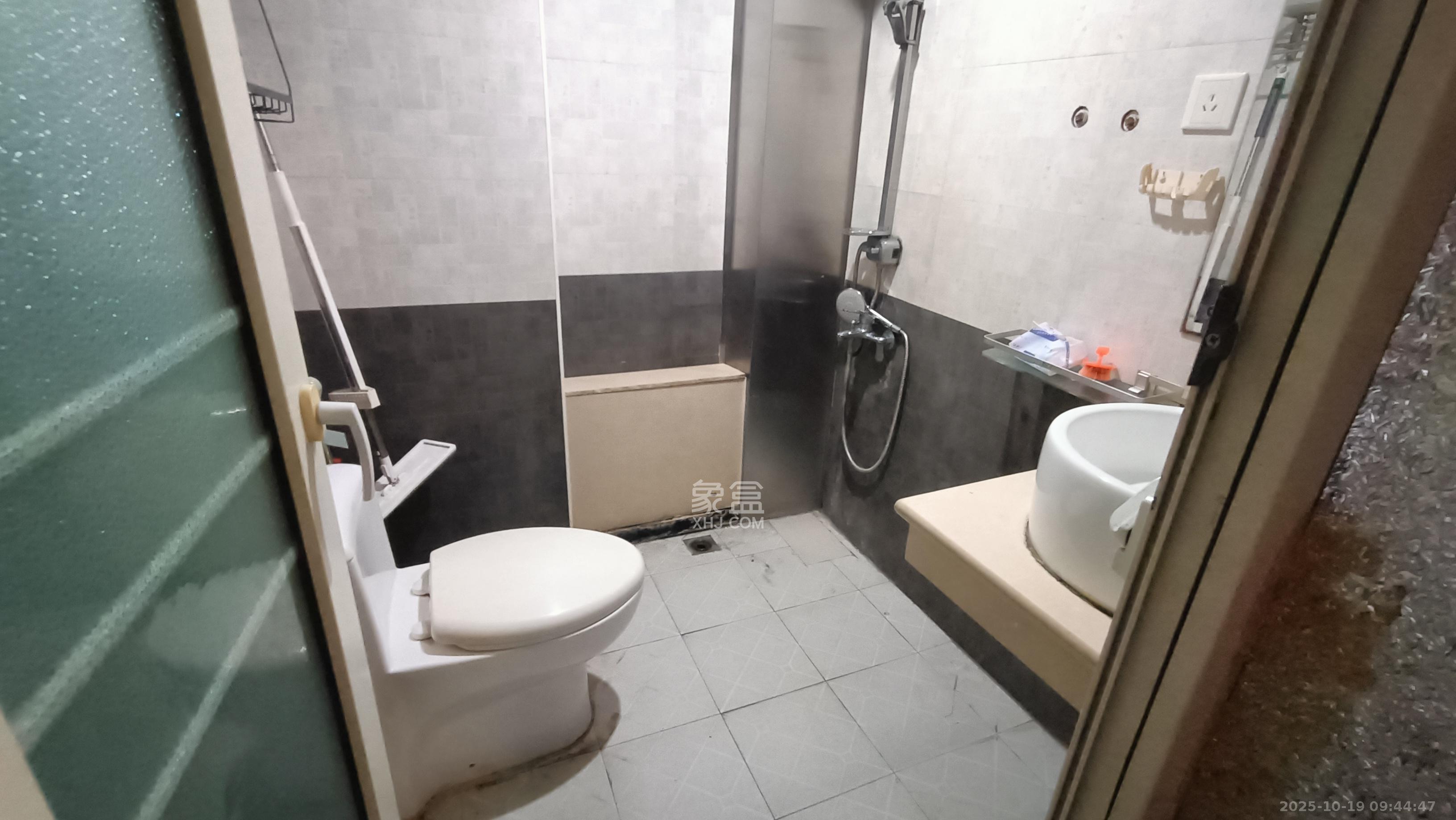 2076至高点 1室1厅1卫 1400.0元/月 2076至高点 1室1厅1卫 1400.0元/月室内图