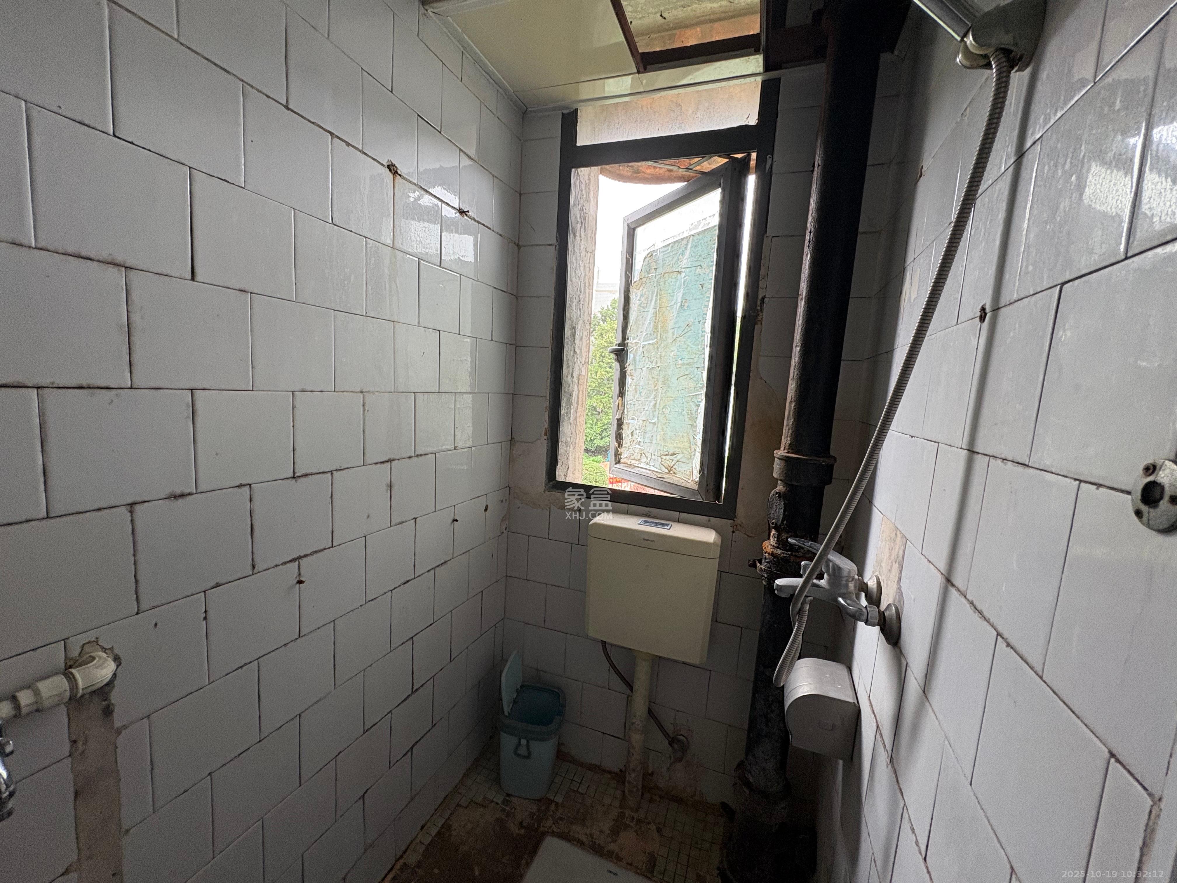 涂家冲社区(涂新小区、农商银行宿舍) 2室1厅1卫 1600.0元/月 涂家冲社区(涂新小区、农商银行宿舍) 2室1厅1卫 1600.0元/月室内图