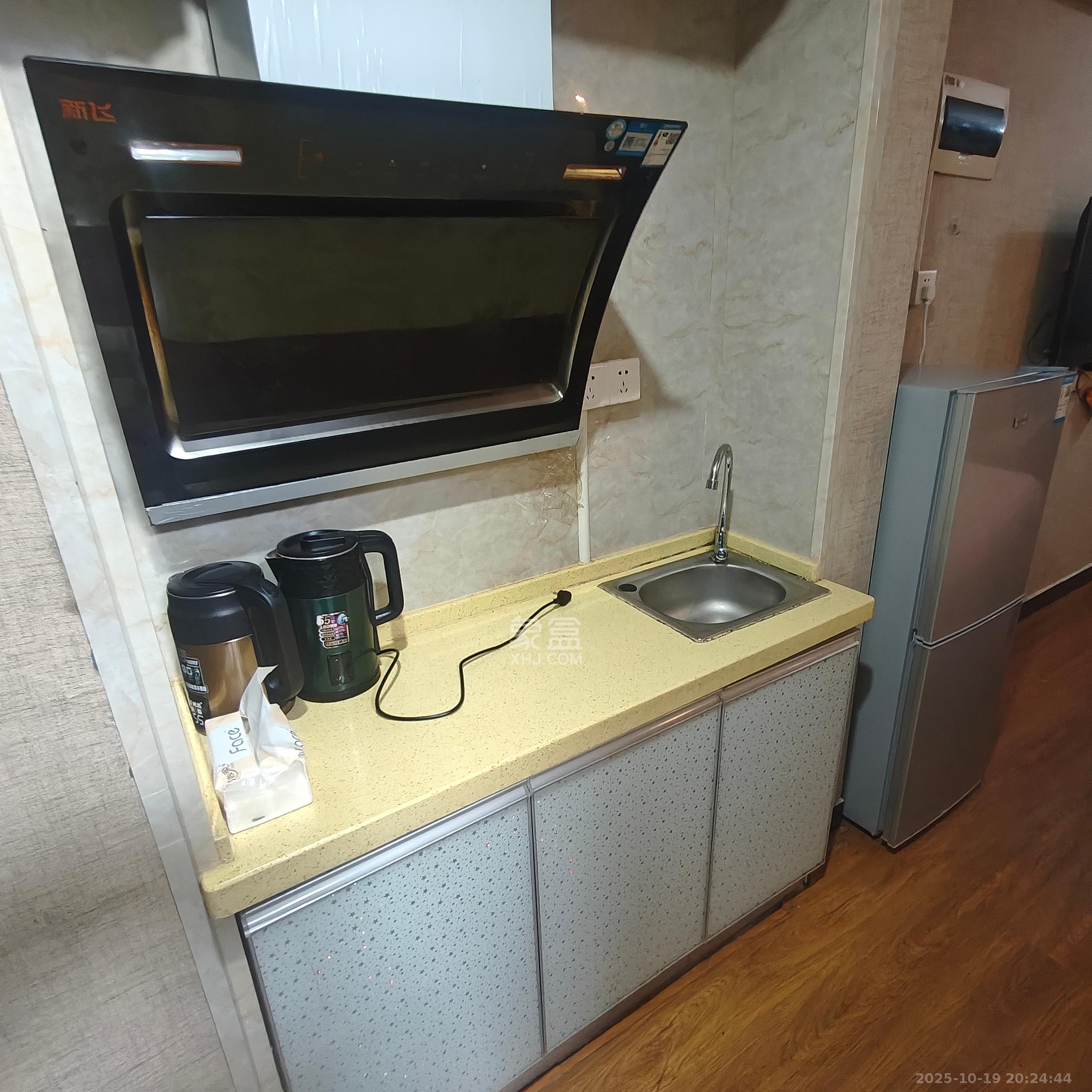 东方芙蓉  1室1厅1卫    1399.0元/月 东方芙蓉  1室1厅1卫    1399.0元/月室内图