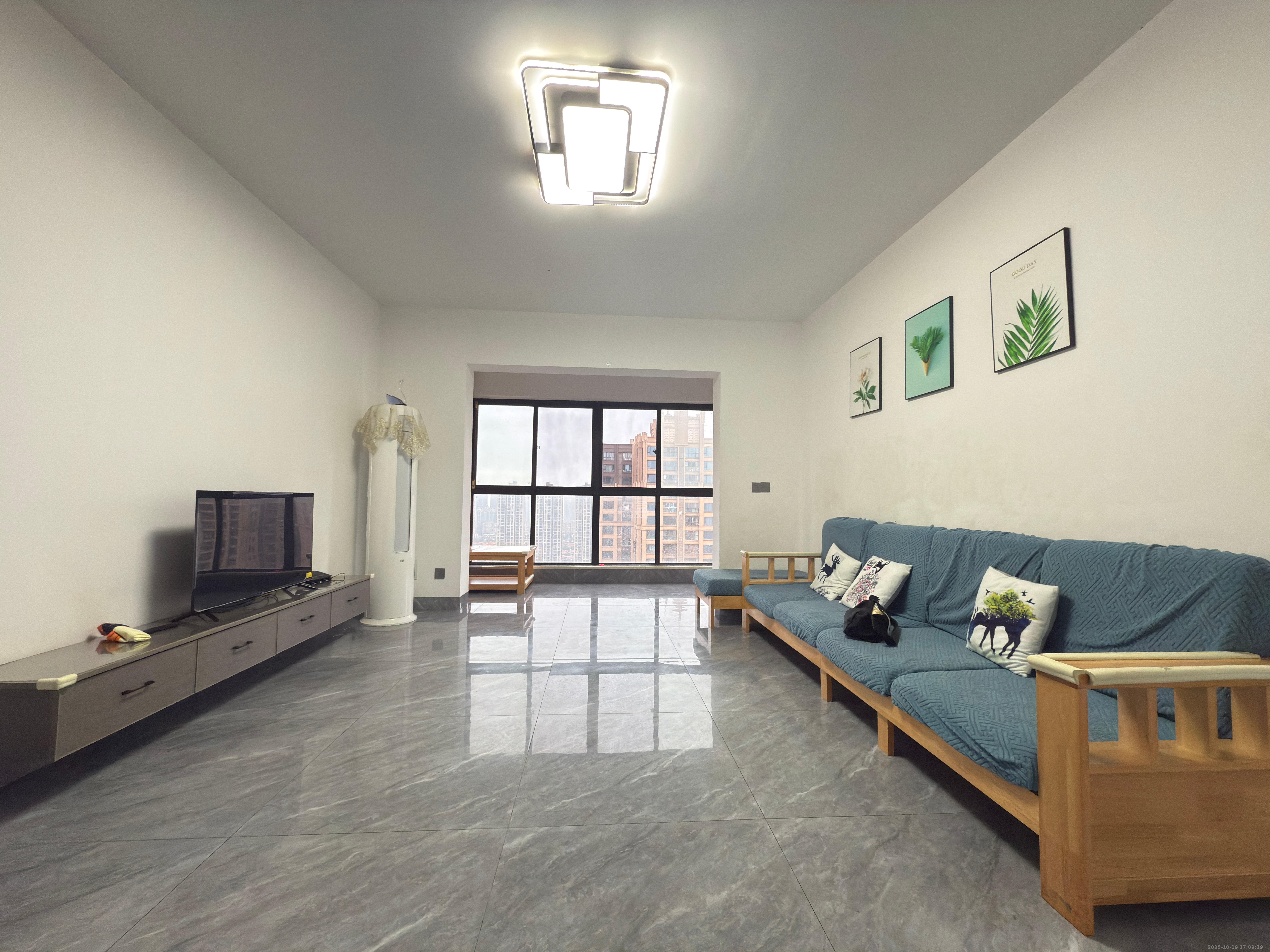 润和又一城  3室2厅2卫    2200.0元/月室内图