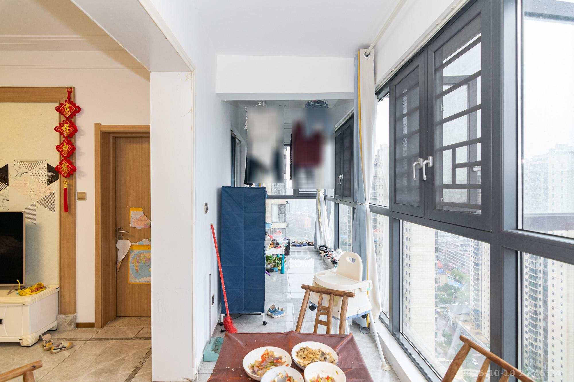 新华联梦想城  3室2厅1卫    90.0万阳台