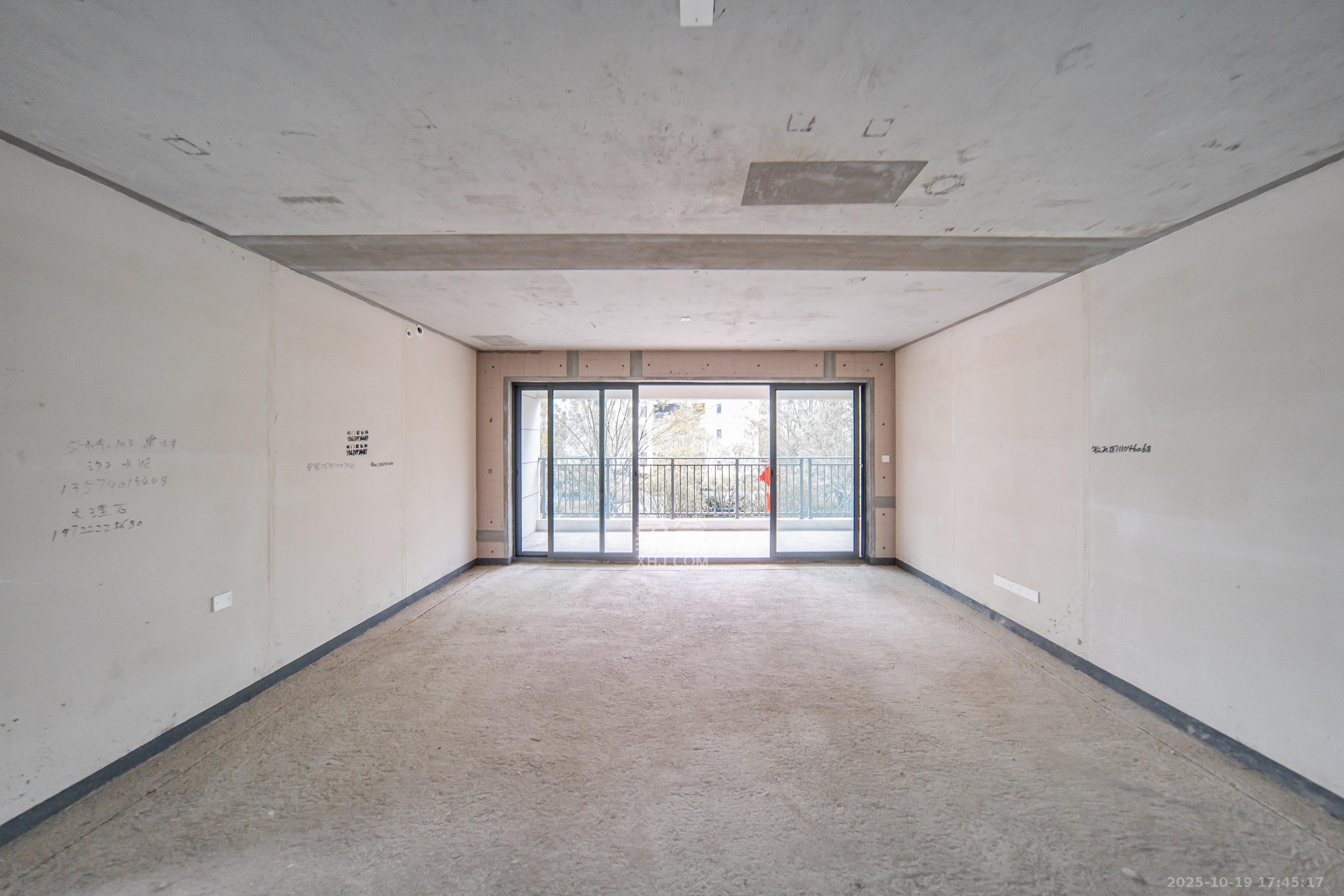 保利长交锦上  4室2厅2卫    218.0万 保利长交锦上  4室2厅2卫    218.0万