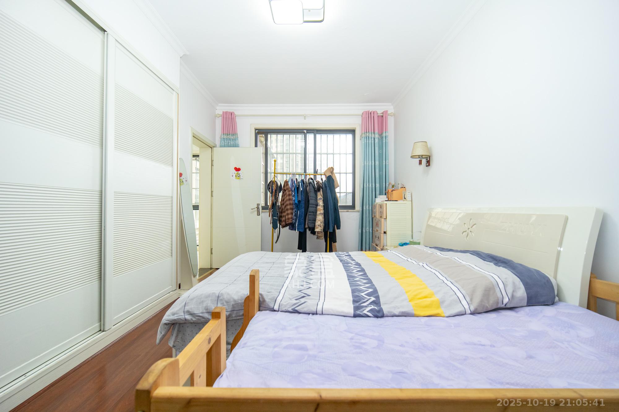 庄园心伽泊 3室2厅1卫 66.0万 庄园心伽泊 3室2厅1卫 66.0万卧室