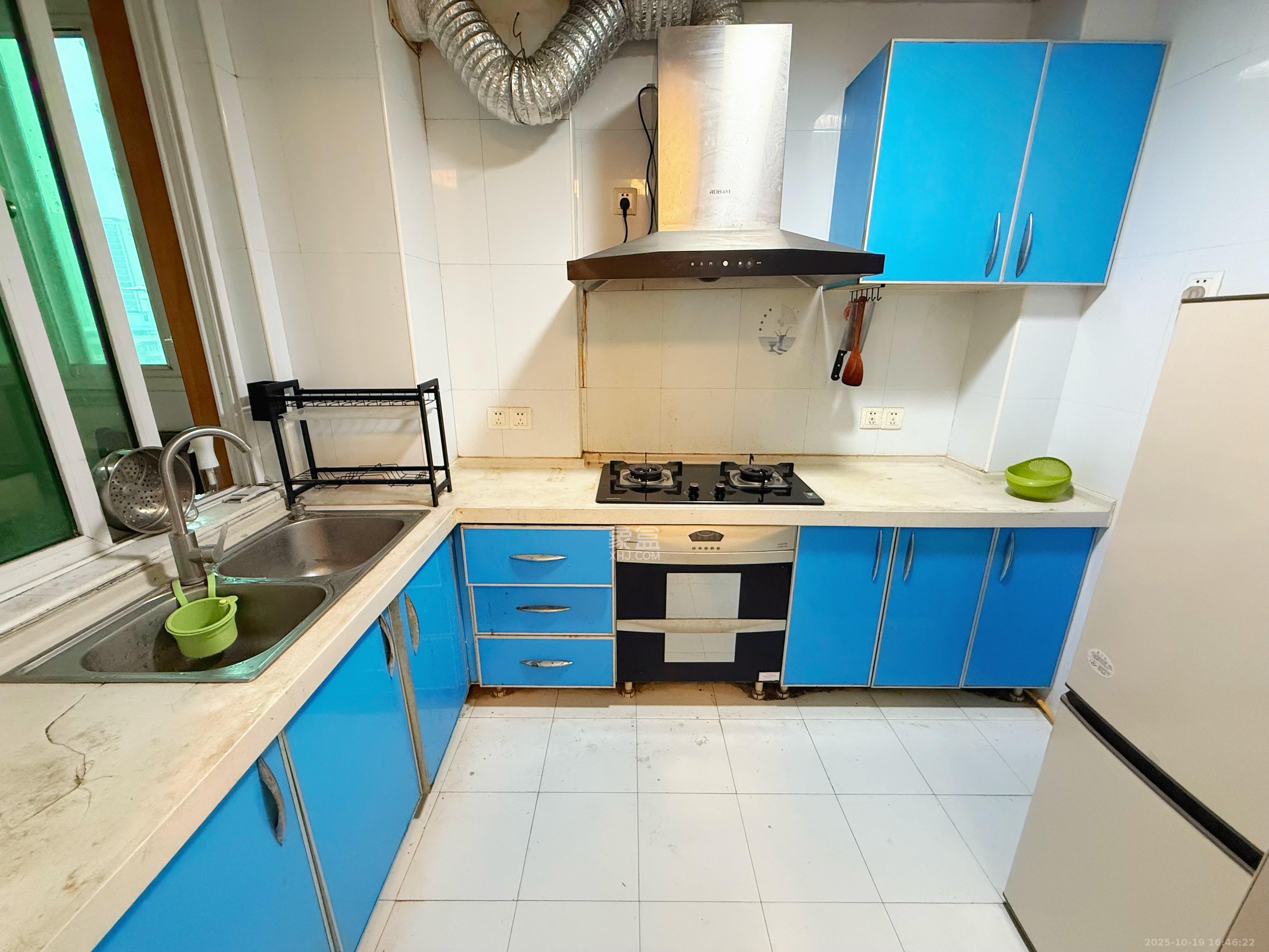 格林星城  3室2厅2卫    2400.0元/月 格林星城  3室2厅2卫    2400.0元/月室内图