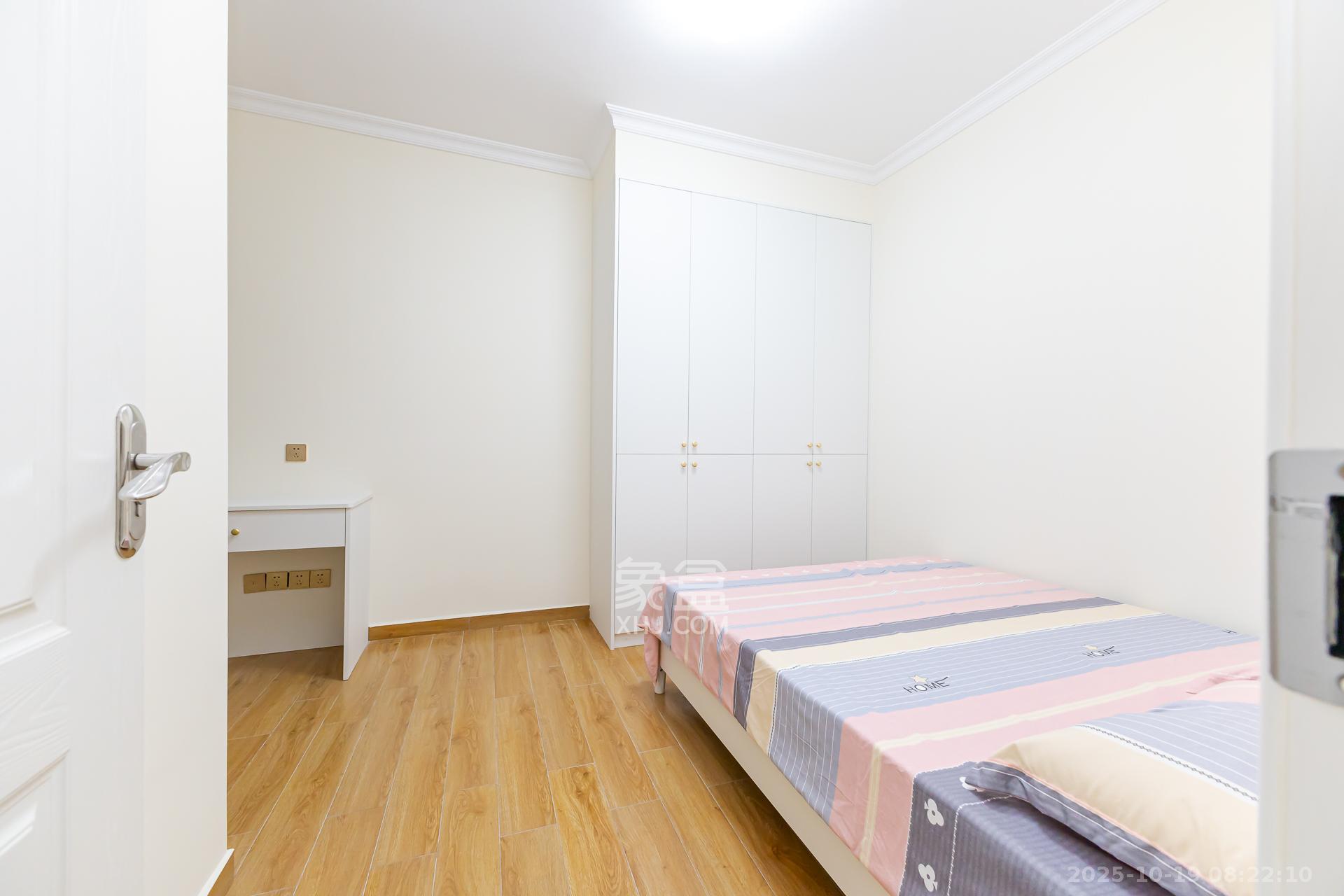 勤诚达境界城  3室2厅1卫    73.8万卧室