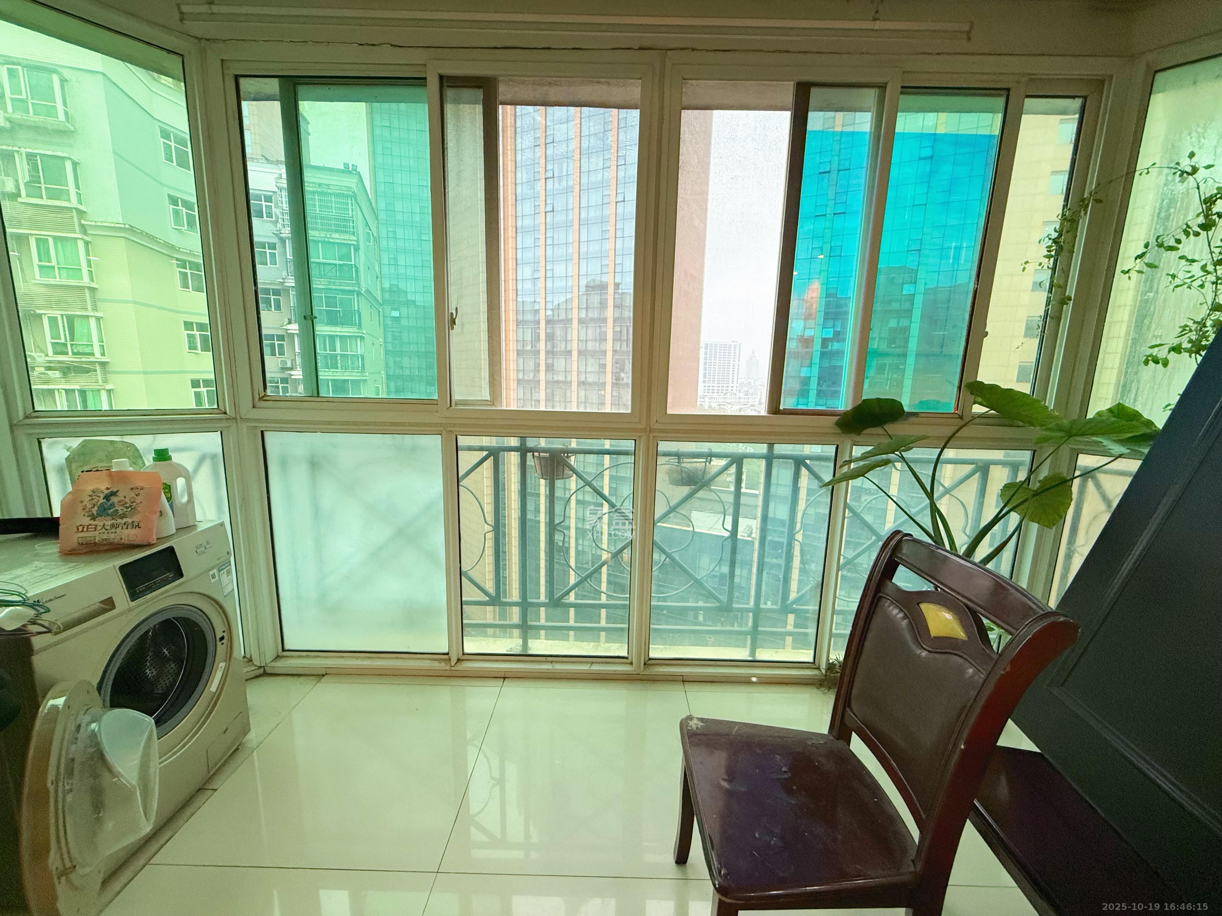 格林星城  3室2厅2卫    2400.0元/月室内图