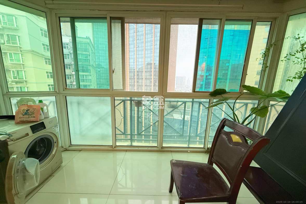 格林星城  3室2厅2卫    2400.0元/月 格林星城  3室2厅2卫    2400.0元/月室内图