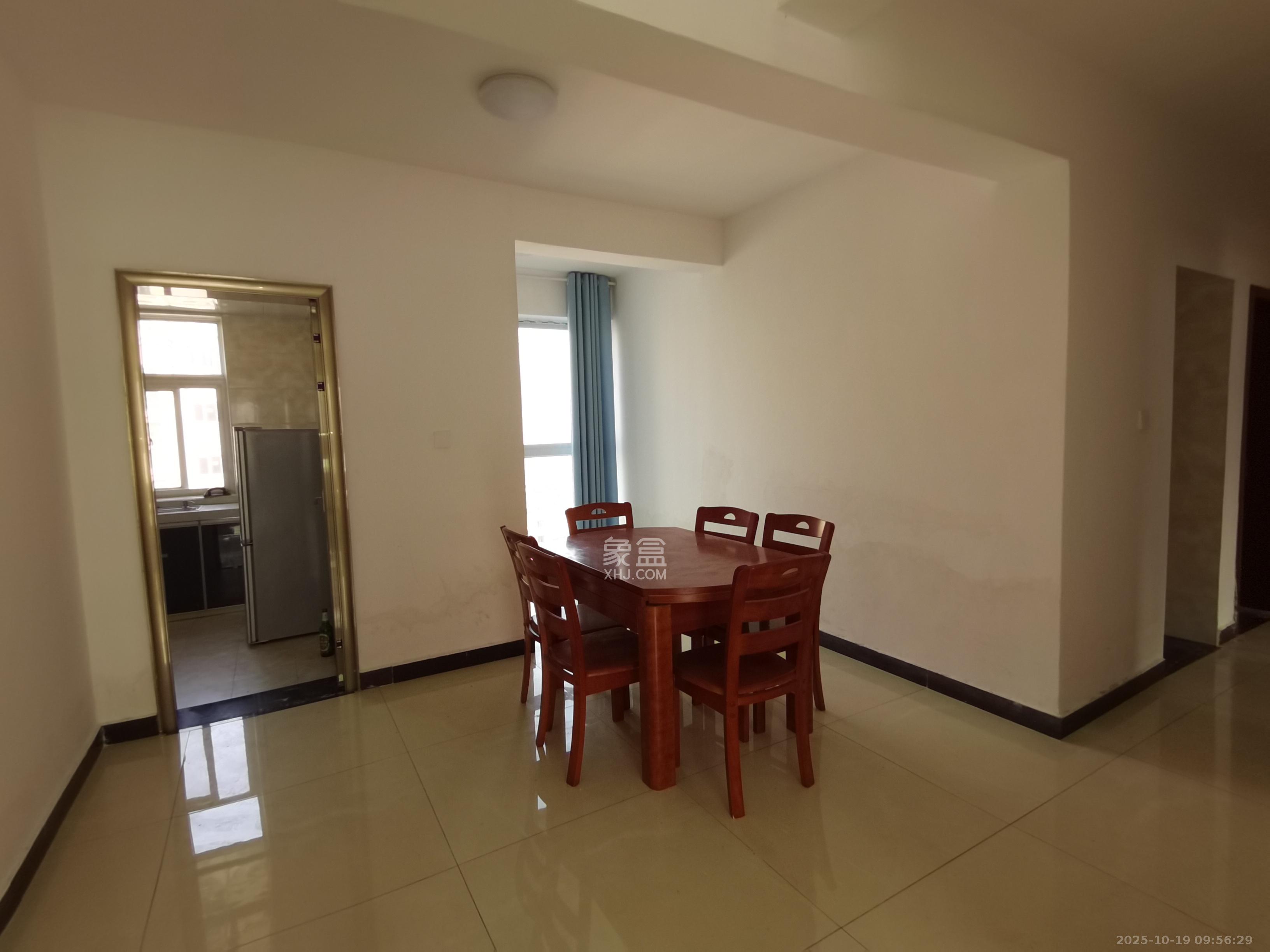 嘉盛华庭(一期、二期、三期) 3室2厅2卫 2500.0元/月 嘉盛华庭(一期、二期、三期) 3室2厅2卫 2500.0元/月室内图