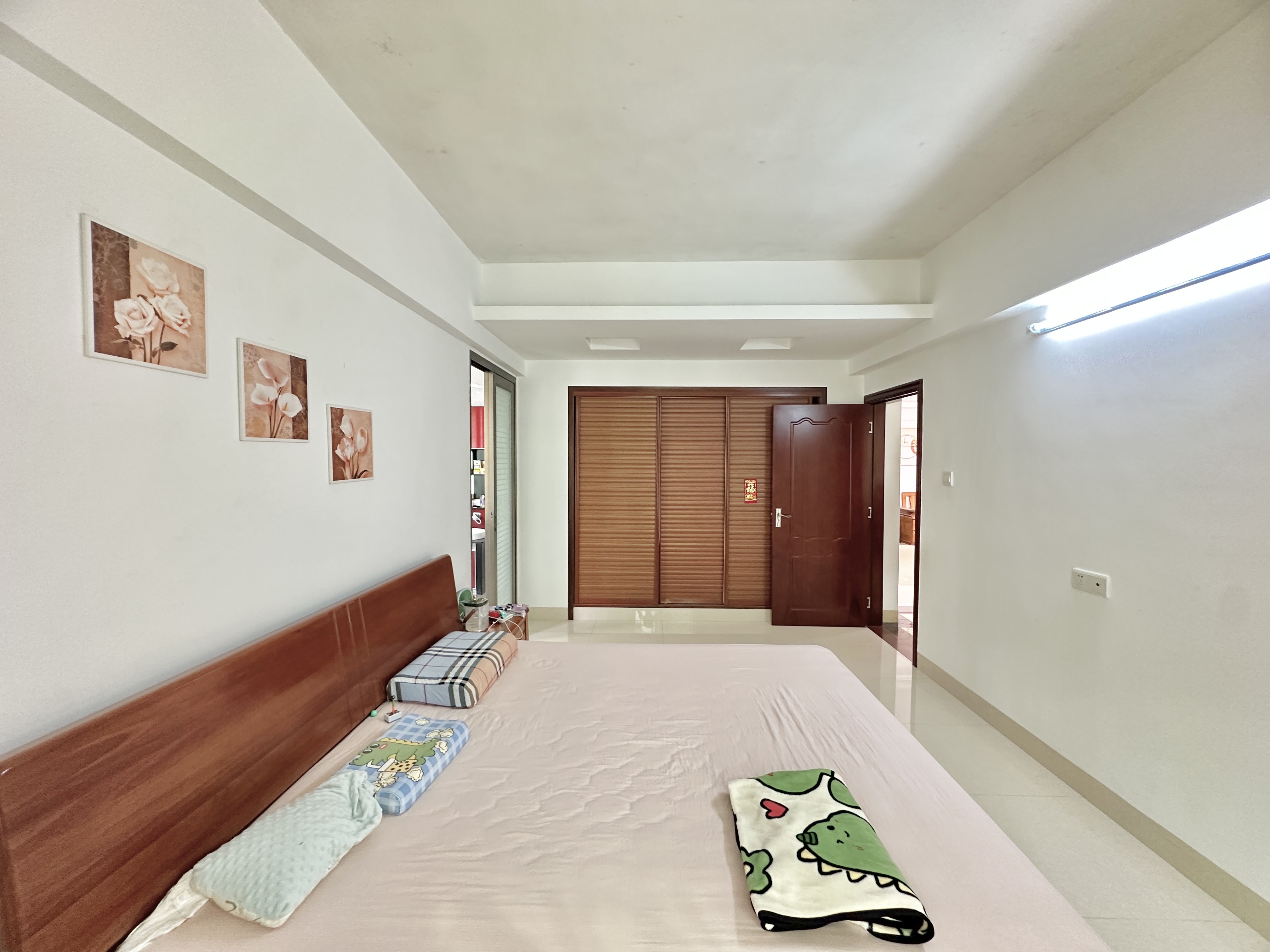 山高经典（山高村）  3室1厅2卫    70.0万客厅