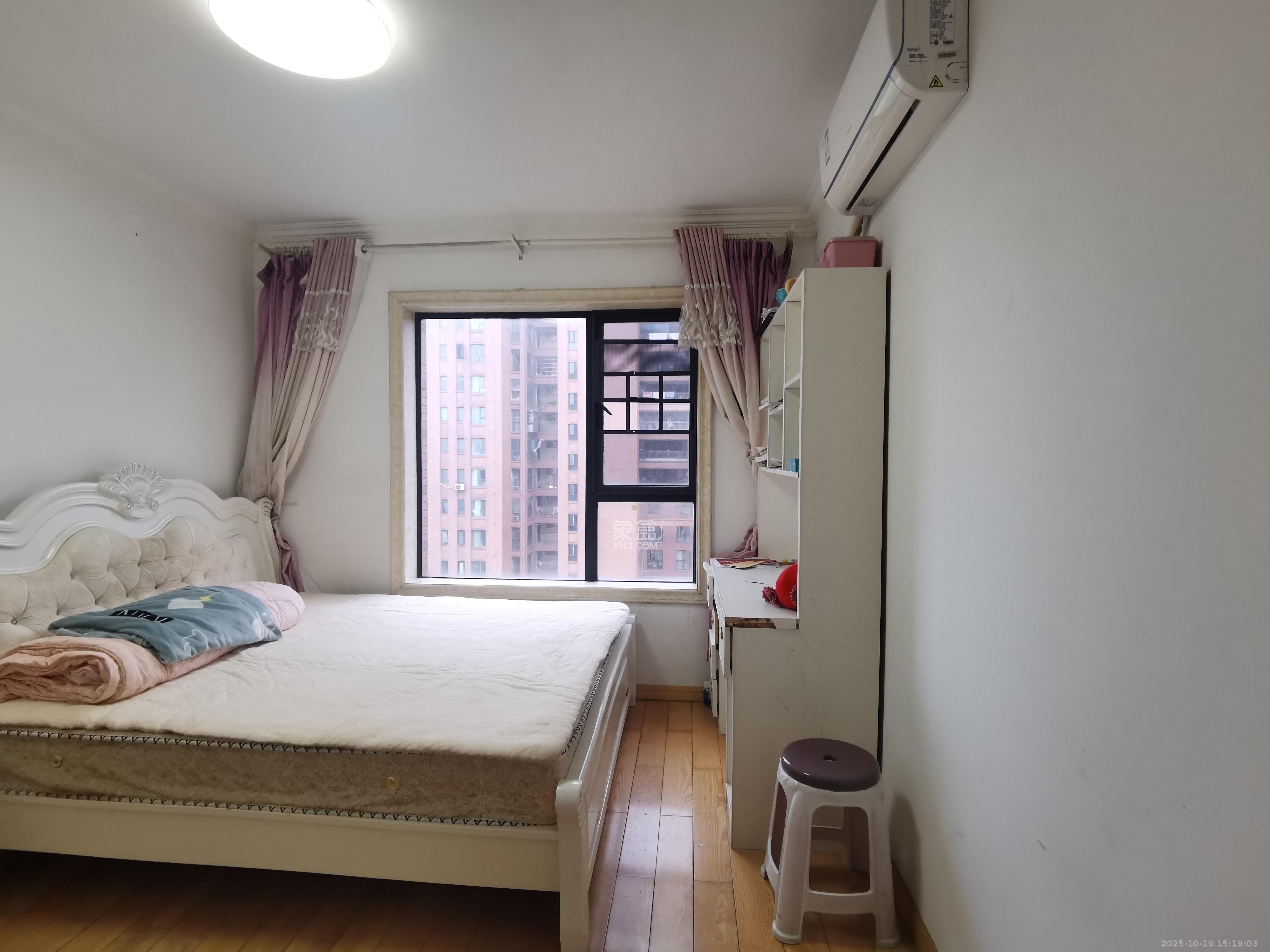 三一街区  3室2厅1卫    2000.0元/月 三一街区  3室2厅1卫    2000.0元/月室内图