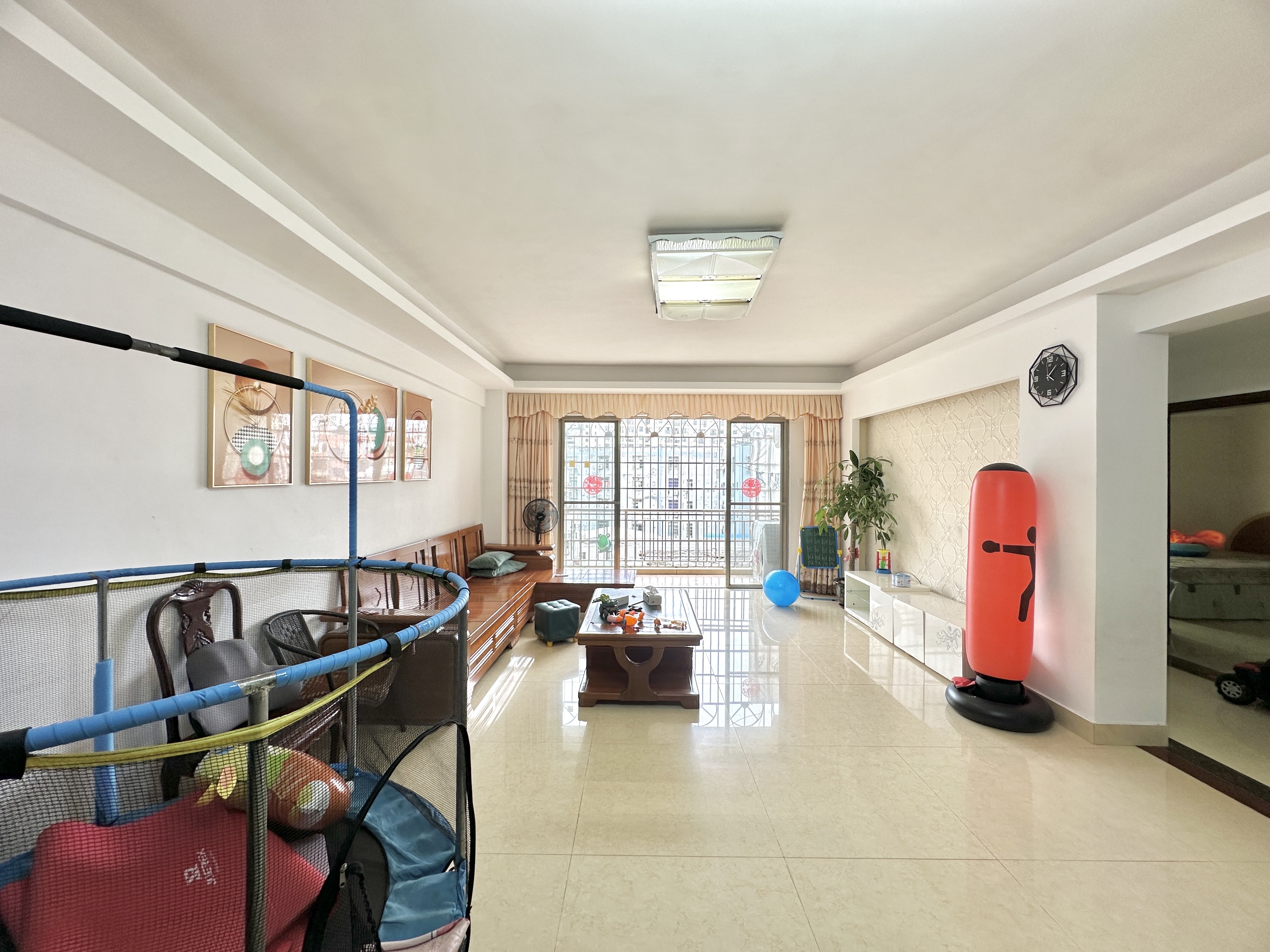 山高经典(山高村) 3室1厅2卫 70.0万 山高经典(山高村) 3室1厅2卫 70.0万客厅