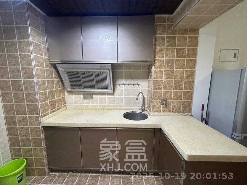 摩天一号  1室1厅1卫    2000.0元/月室内图