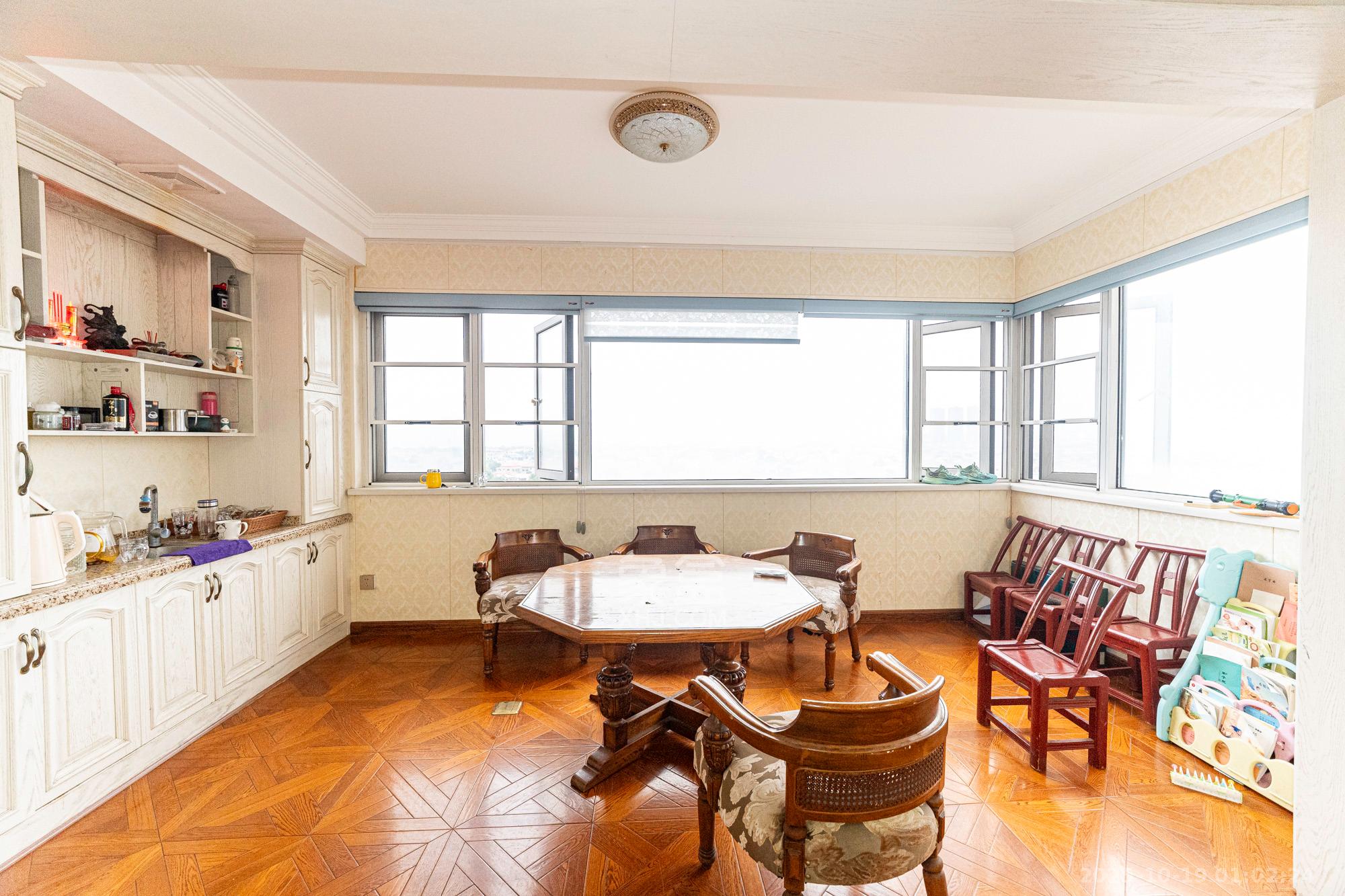 碧桂园威尼斯城  4室2厅2卫    135.0万 碧桂园威尼斯城  4室2厅2卫    135.0万阳台