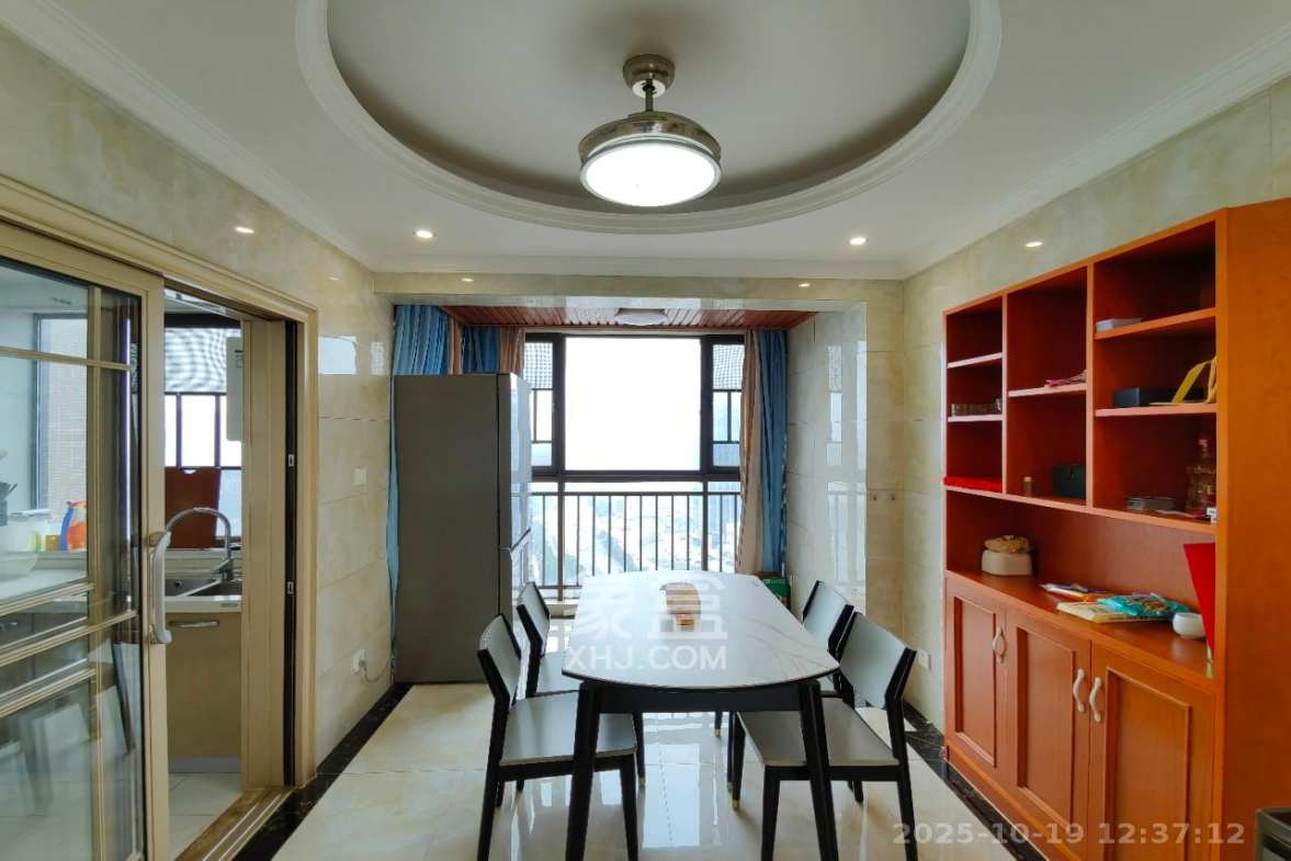 紫鑫御湖湾  4室2厅2卫    2300.0元/月 紫鑫御湖湾  4室2厅2卫    2300.0元/月室内图