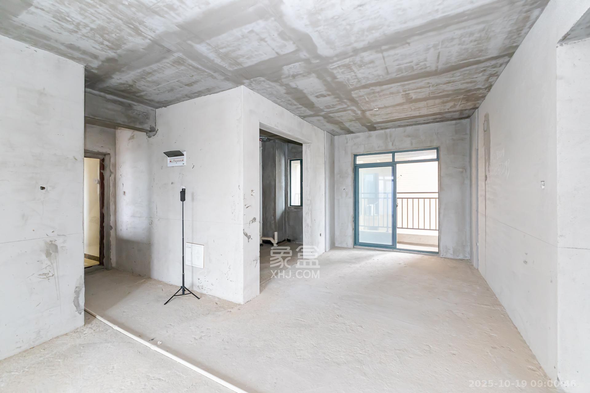 金湘苑(星澜之悦) 4室2厅2卫 82.0万 金湘苑(星澜之悦) 4室2厅2卫 82.0万客厅