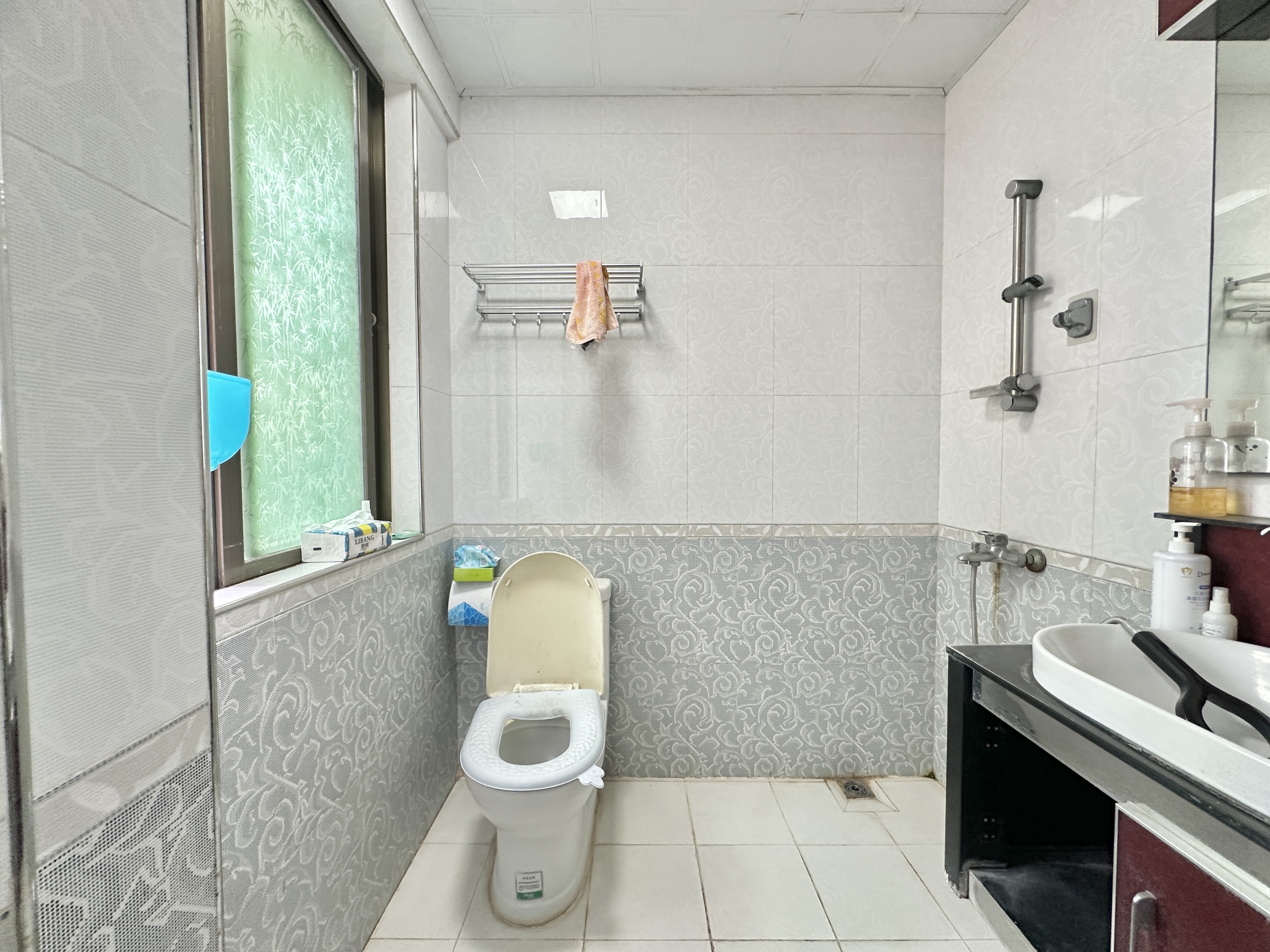 山高经典（山高村）  3室1厅2卫    70.0万客厅