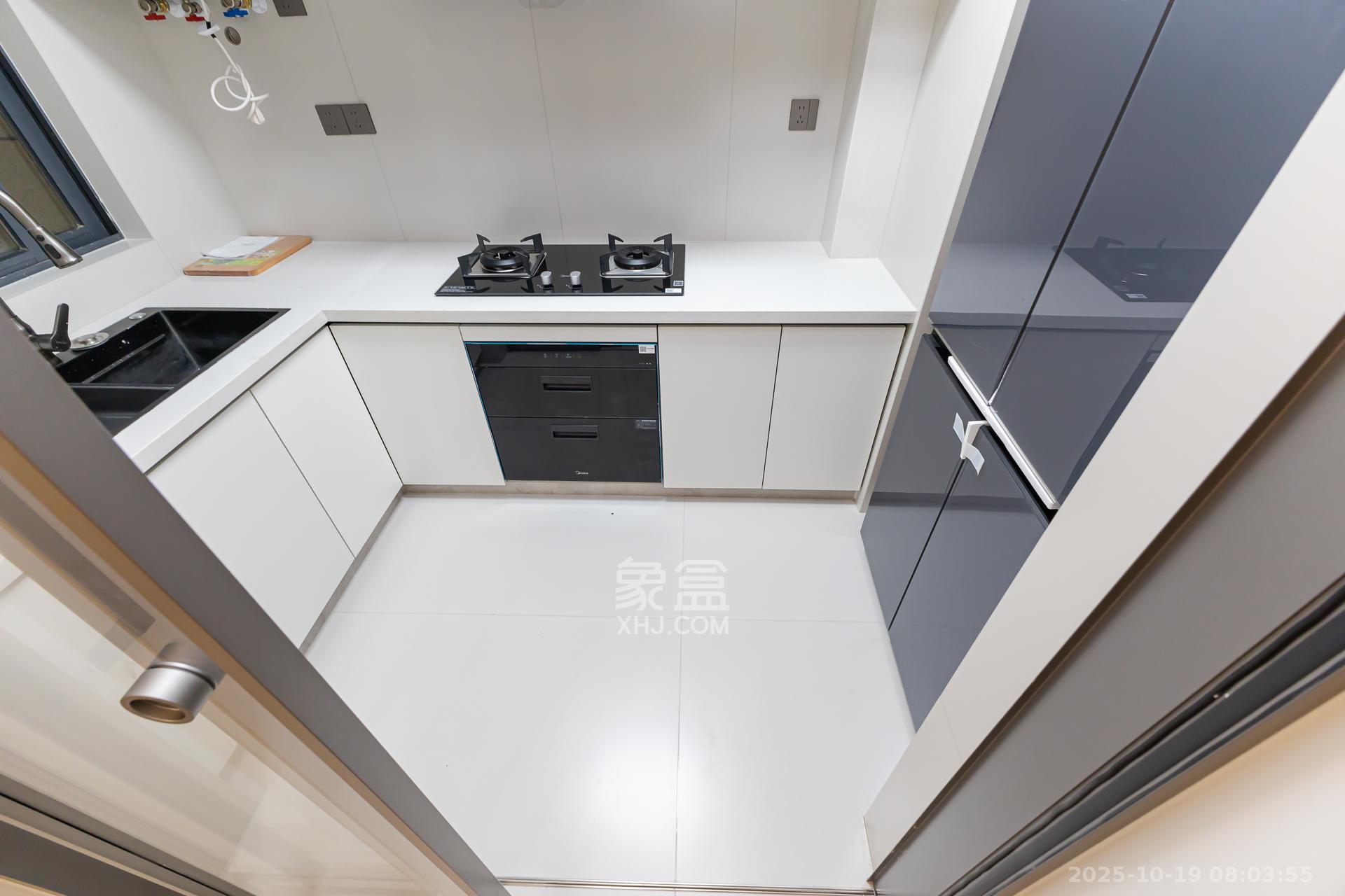 明发阅江悦府  4室2厅2卫    136.0万厨房