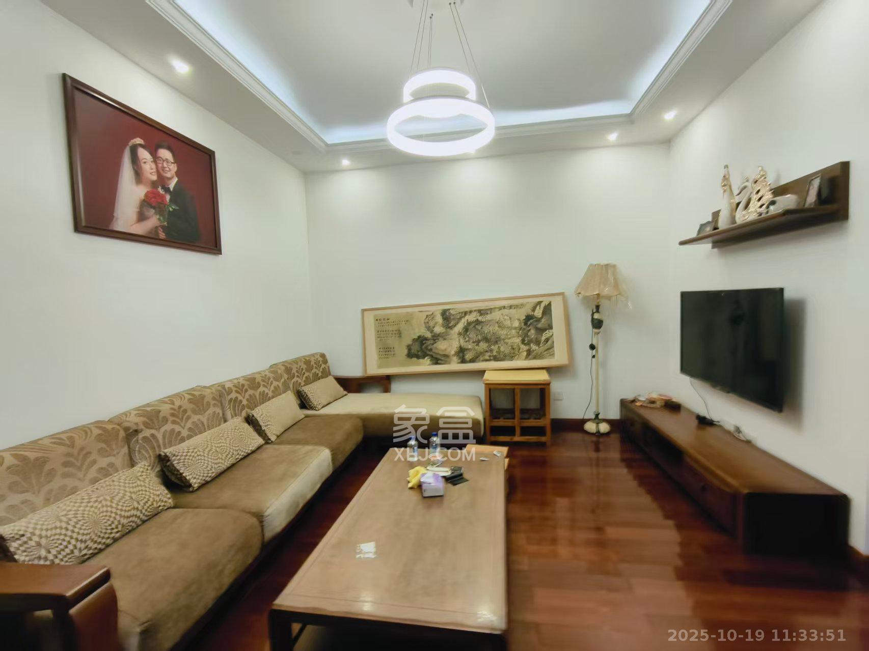 阳光100三期 3室2厅2卫 2300.0元/月 阳光100三期 3室2厅2卫 2300.0元/月室内图