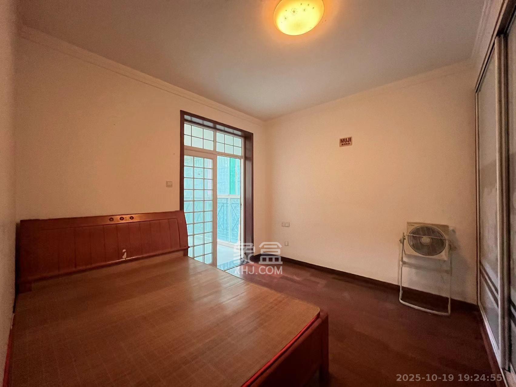 格林星城  1室1厅1卫    1800.0元/月 格林星城  1室1厅1卫    1800.0元/月室内图