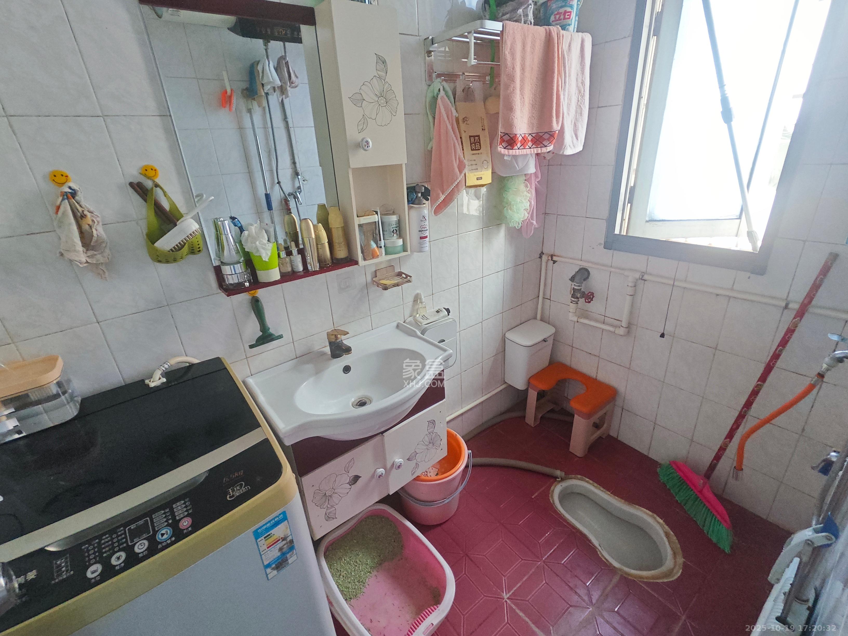 牛串岭小区  2室1厅1卫    1500.0元/月 牛串岭小区  2室1厅1卫    1500.0元/月室内图