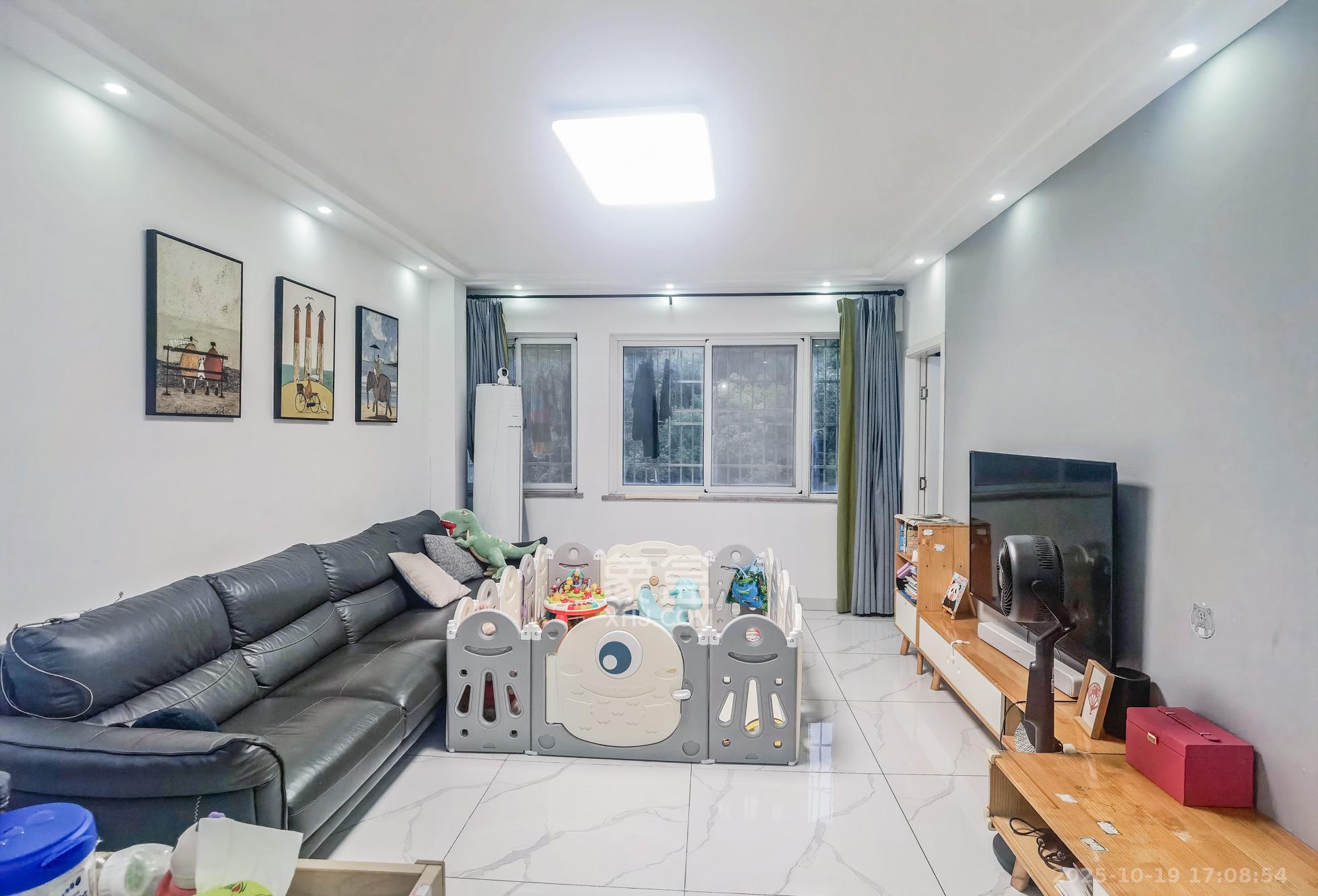 谷山乐园三期  3室2厅1卫    52.0万 谷山乐园三期  3室2厅1卫    52.0万客厅