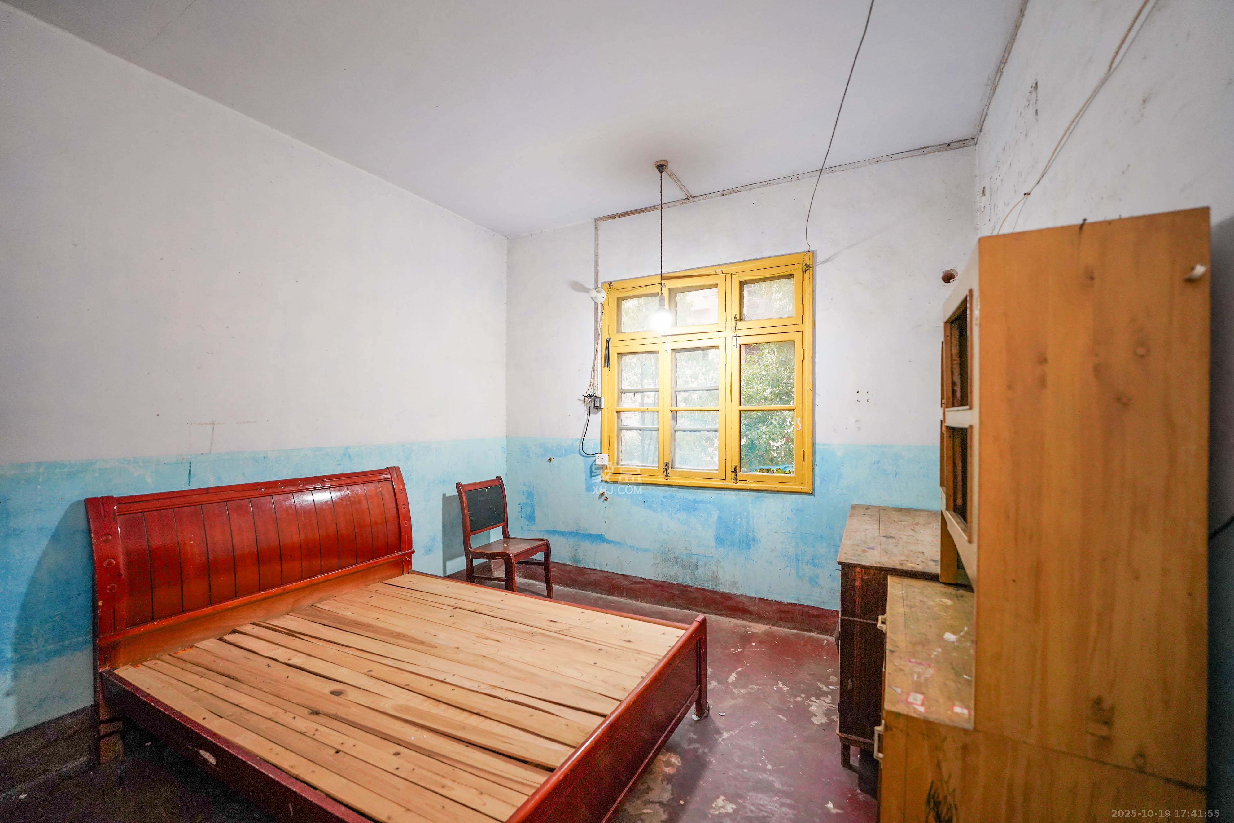 暮云镇水电八局  3室1厅1卫    29.0万卧室