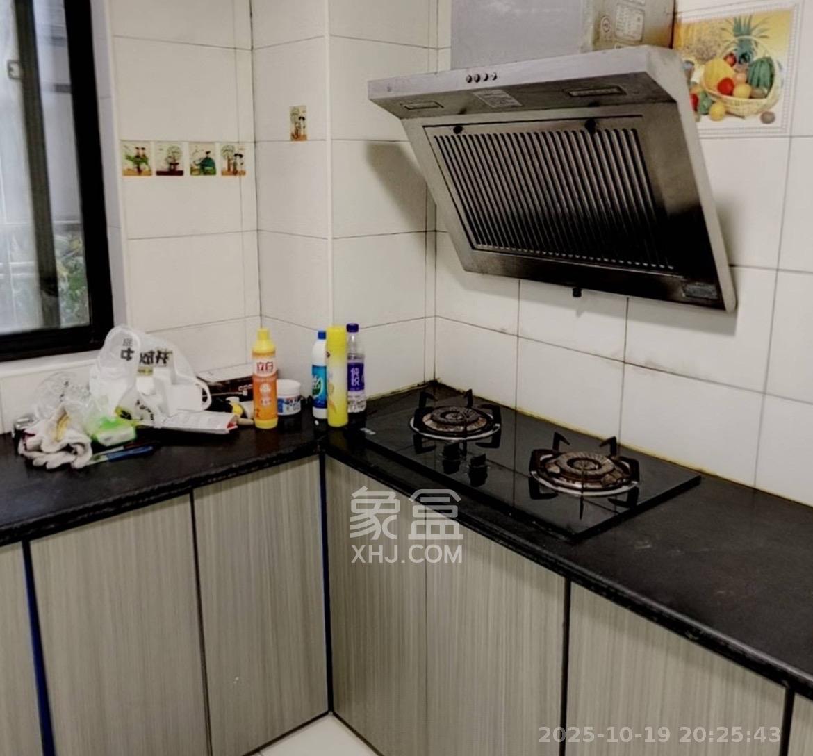 融橙上品 3室2厅2卫 1800.0元/月 融橙上品 3室2厅2卫 1800.0元/月室内图