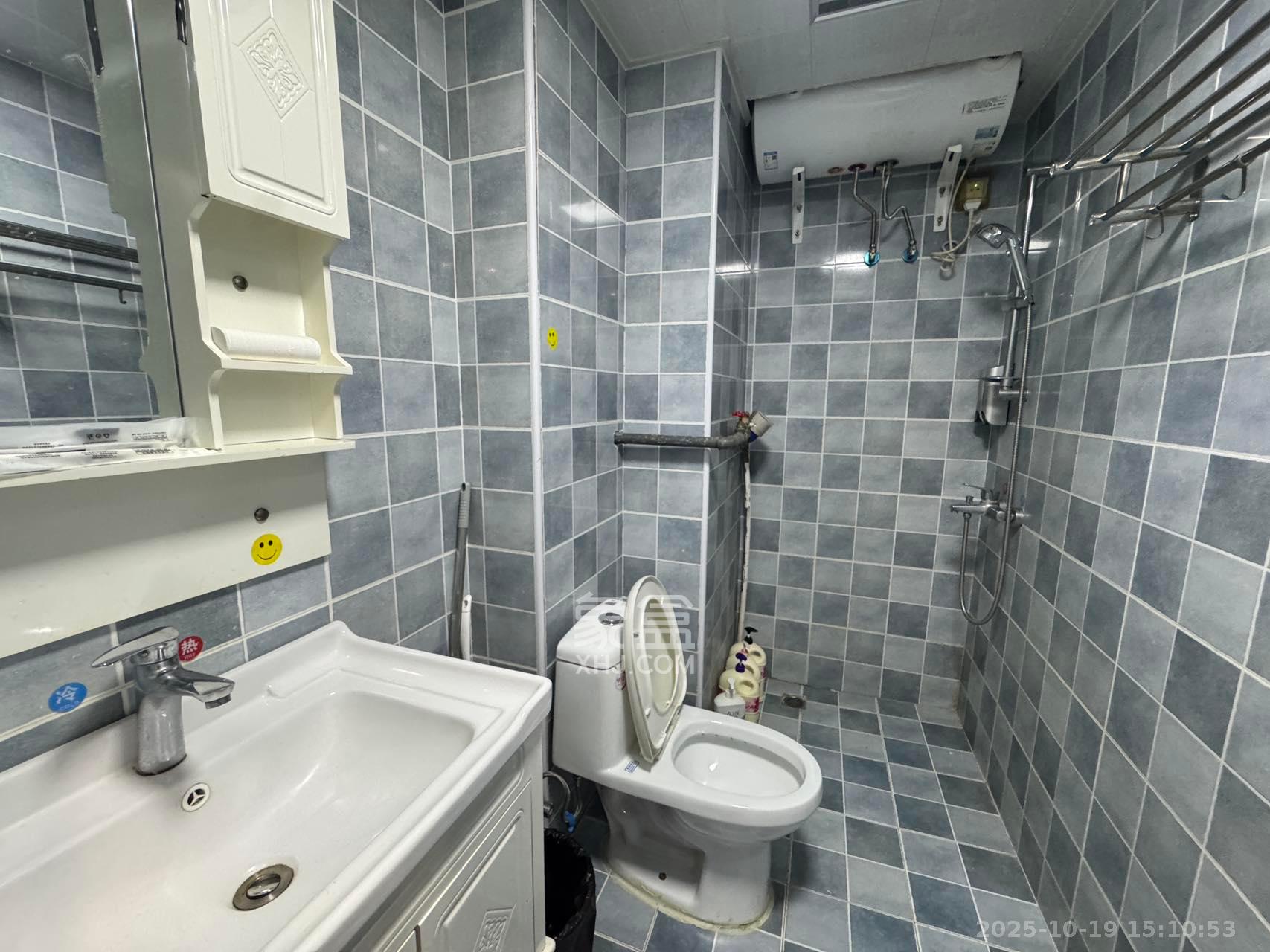 荣悦台 1室1厅1卫 2100.0元/月 荣悦台 1室1厅1卫 2100.0元/月室内图