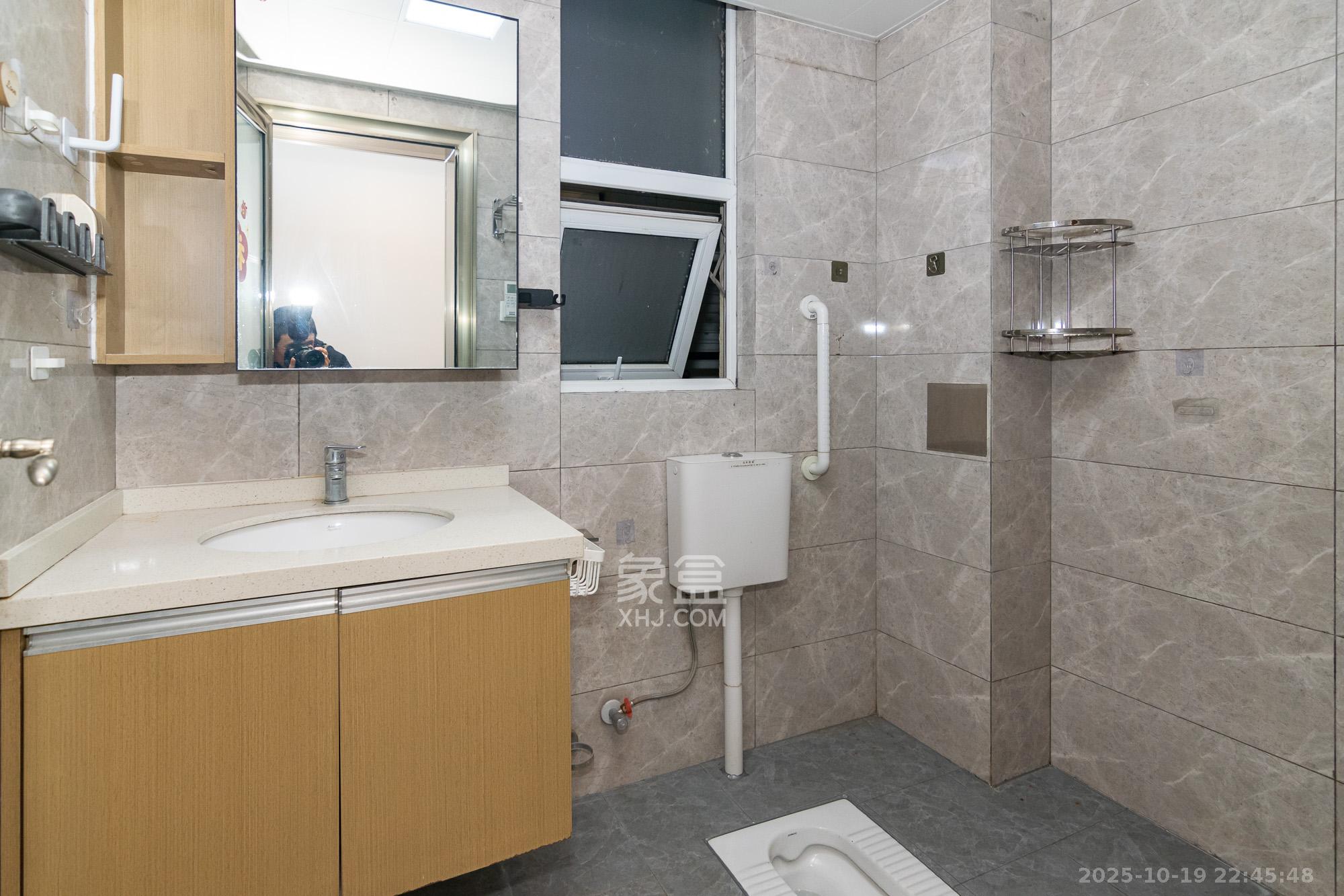 新华联梦想城  3室2厅1卫    69.8万卫生间