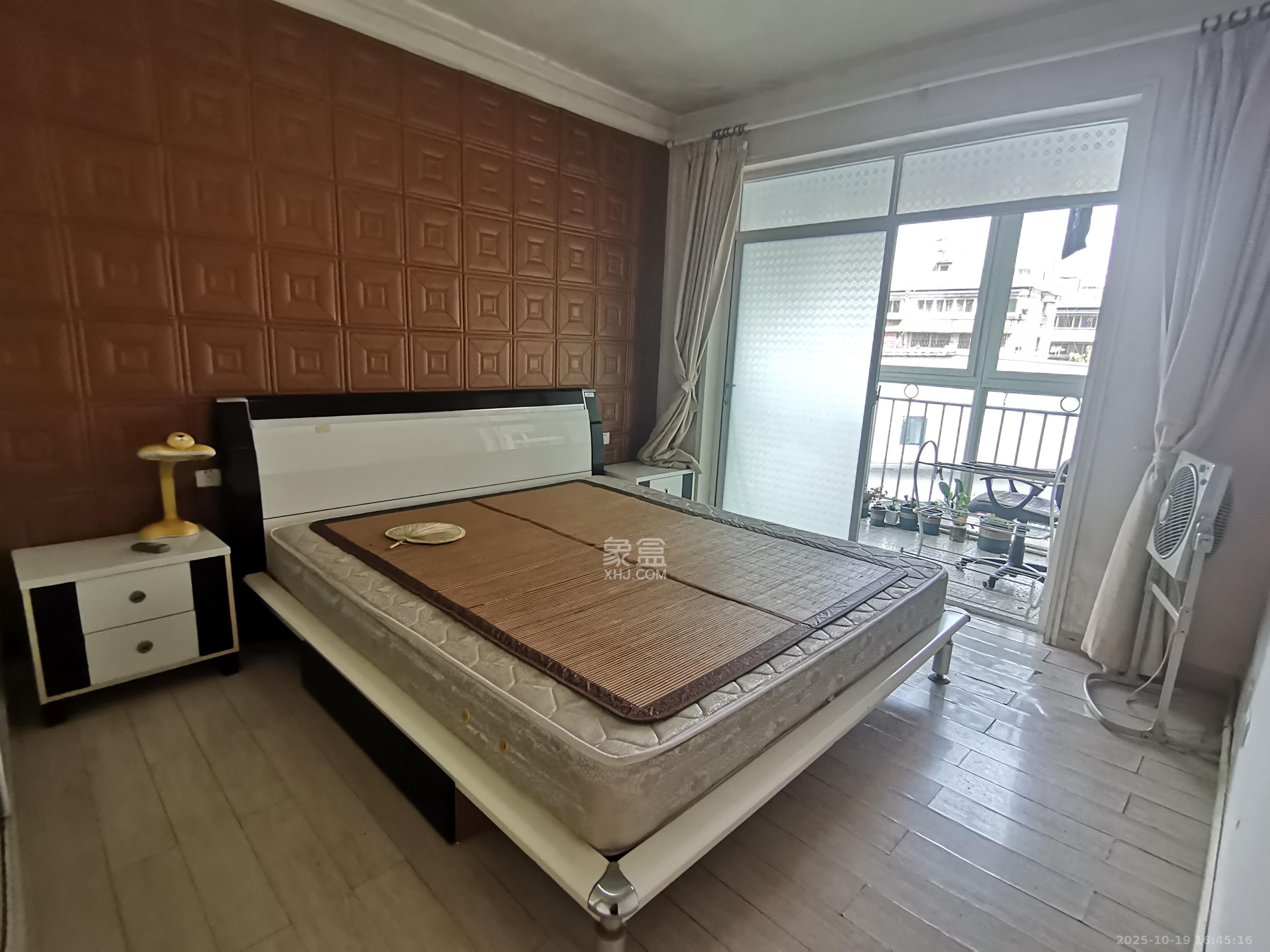 华韵07  2室1厅1卫    2000.0元/月 华韵07  2室1厅1卫    2000.0元/月室内图