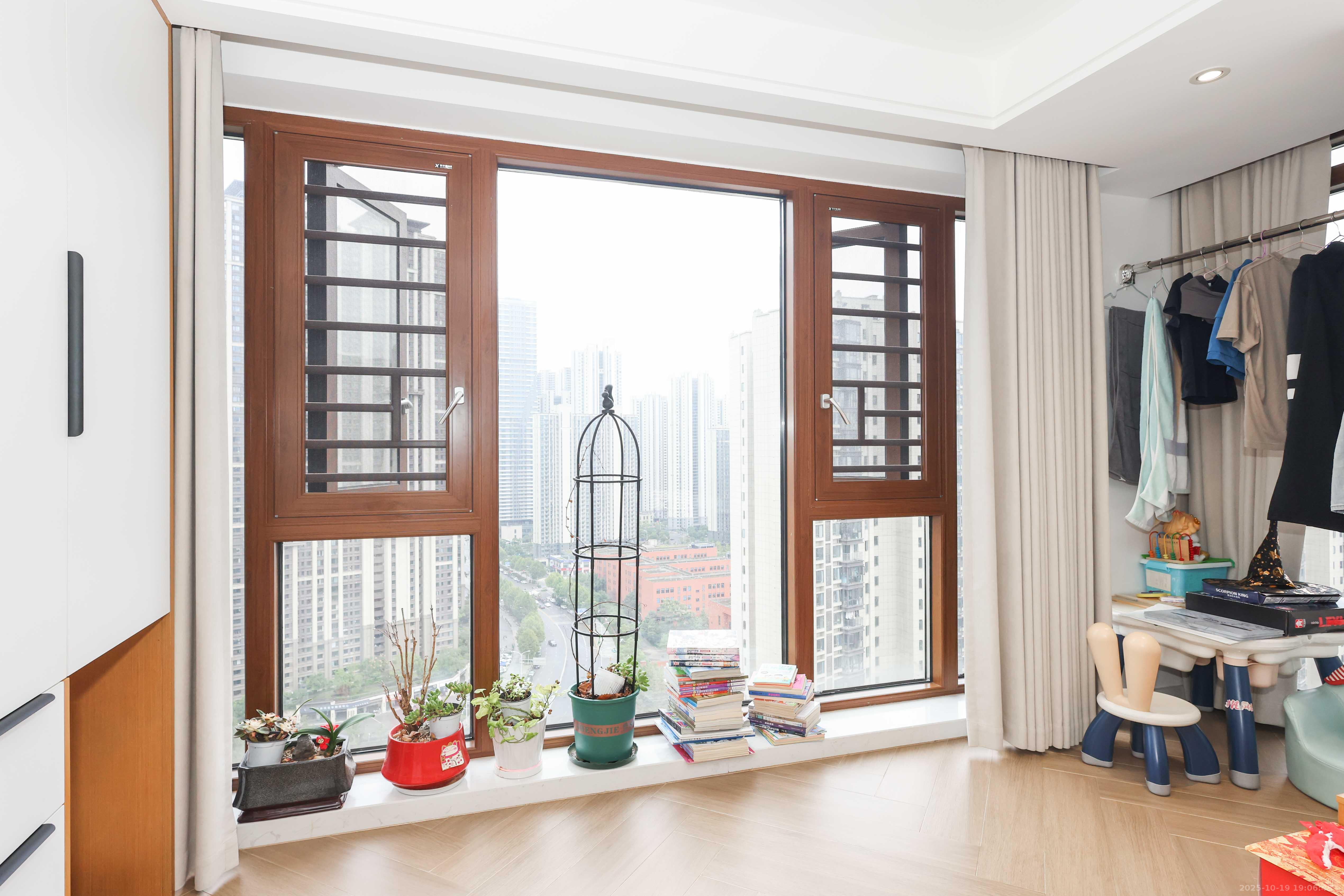 中国铁建梅溪青秀三期  3室2厅2卫    188.0万阳台