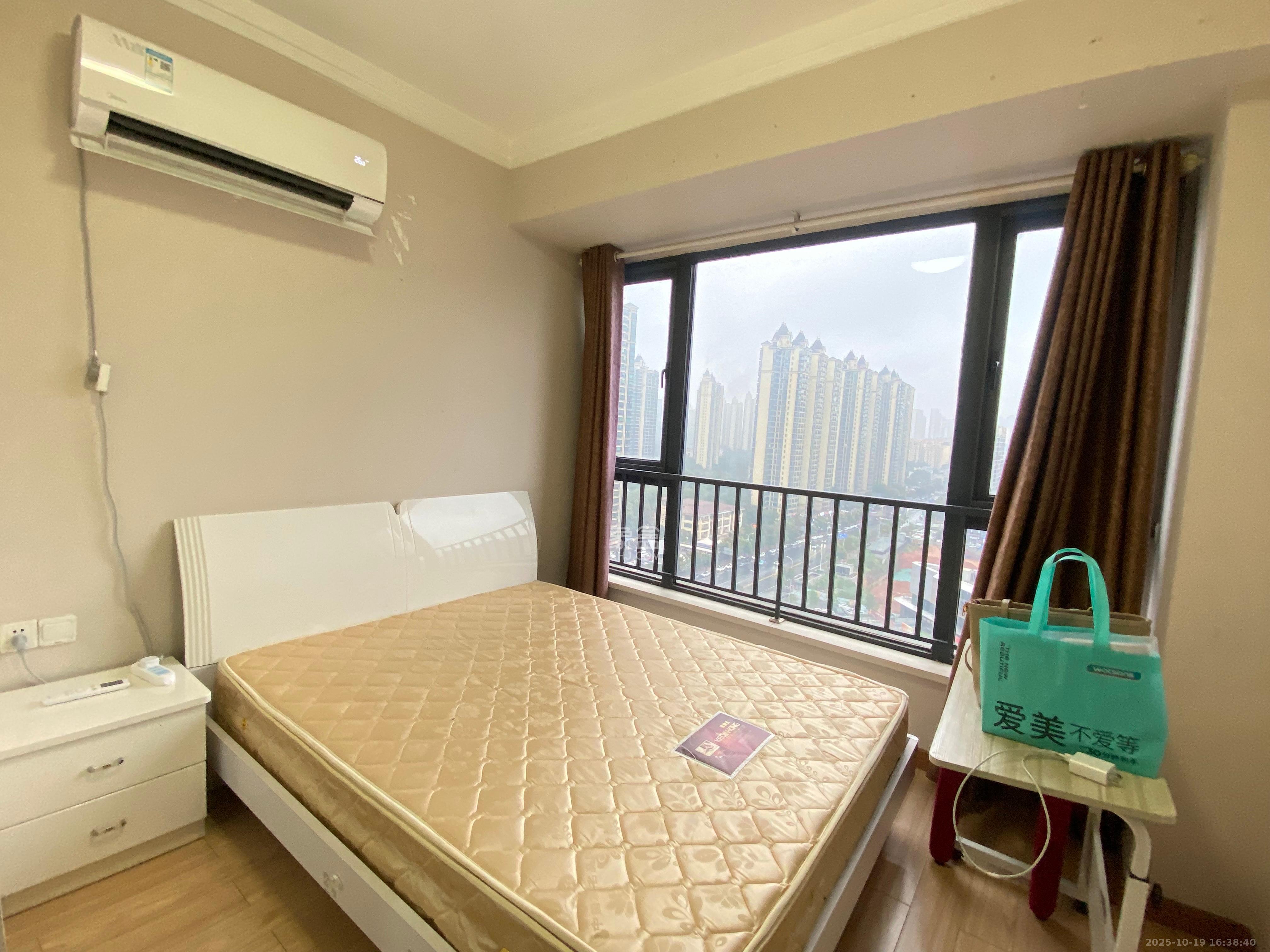 藏珑湖上国际花园  1室1厅1卫    1800.0元/月室内图