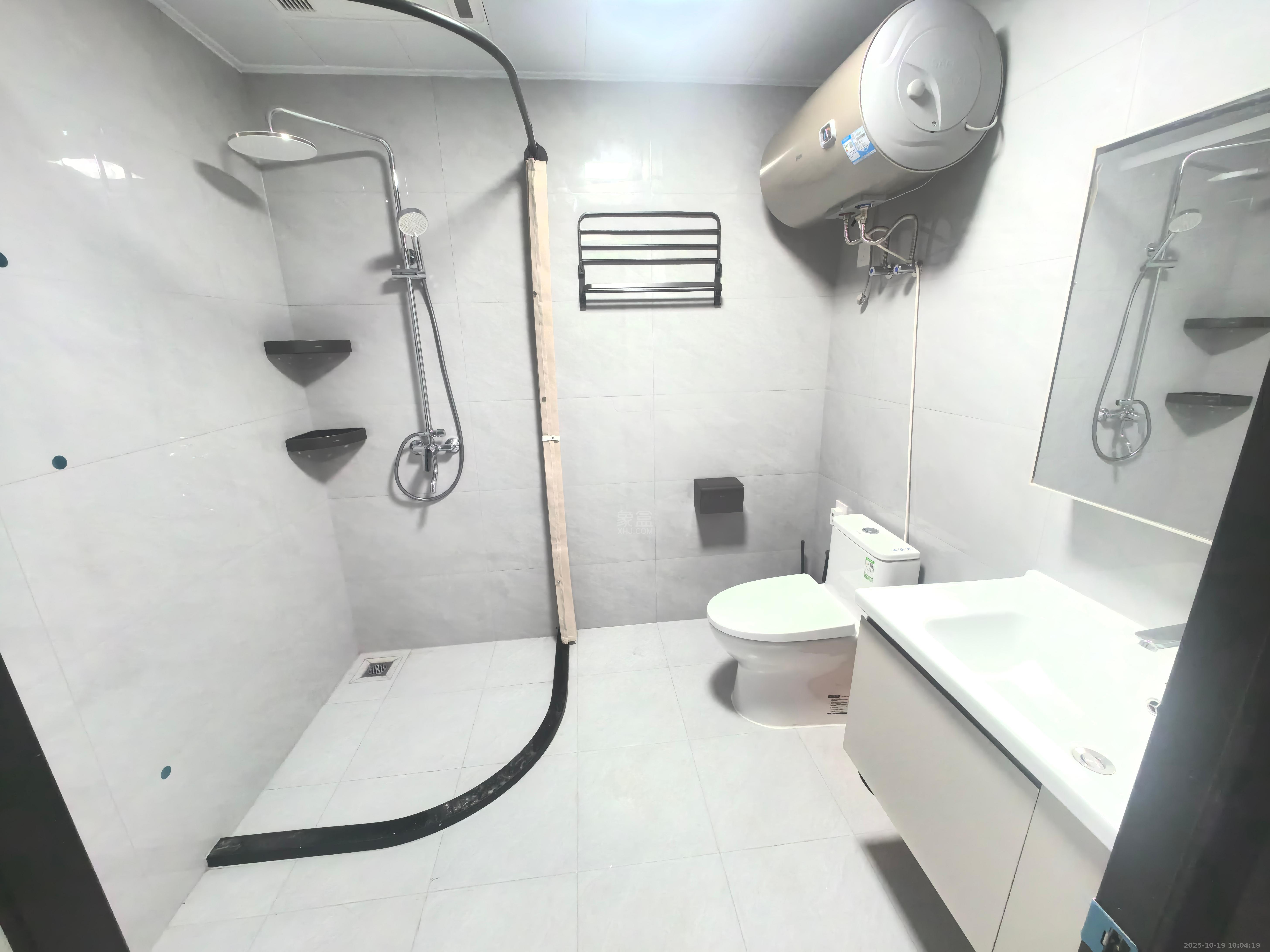 轨道交通城产业园 1室1厅1卫 900.0元/月 轨道交通城产业园 1室1厅1卫 900.0元/月室内图