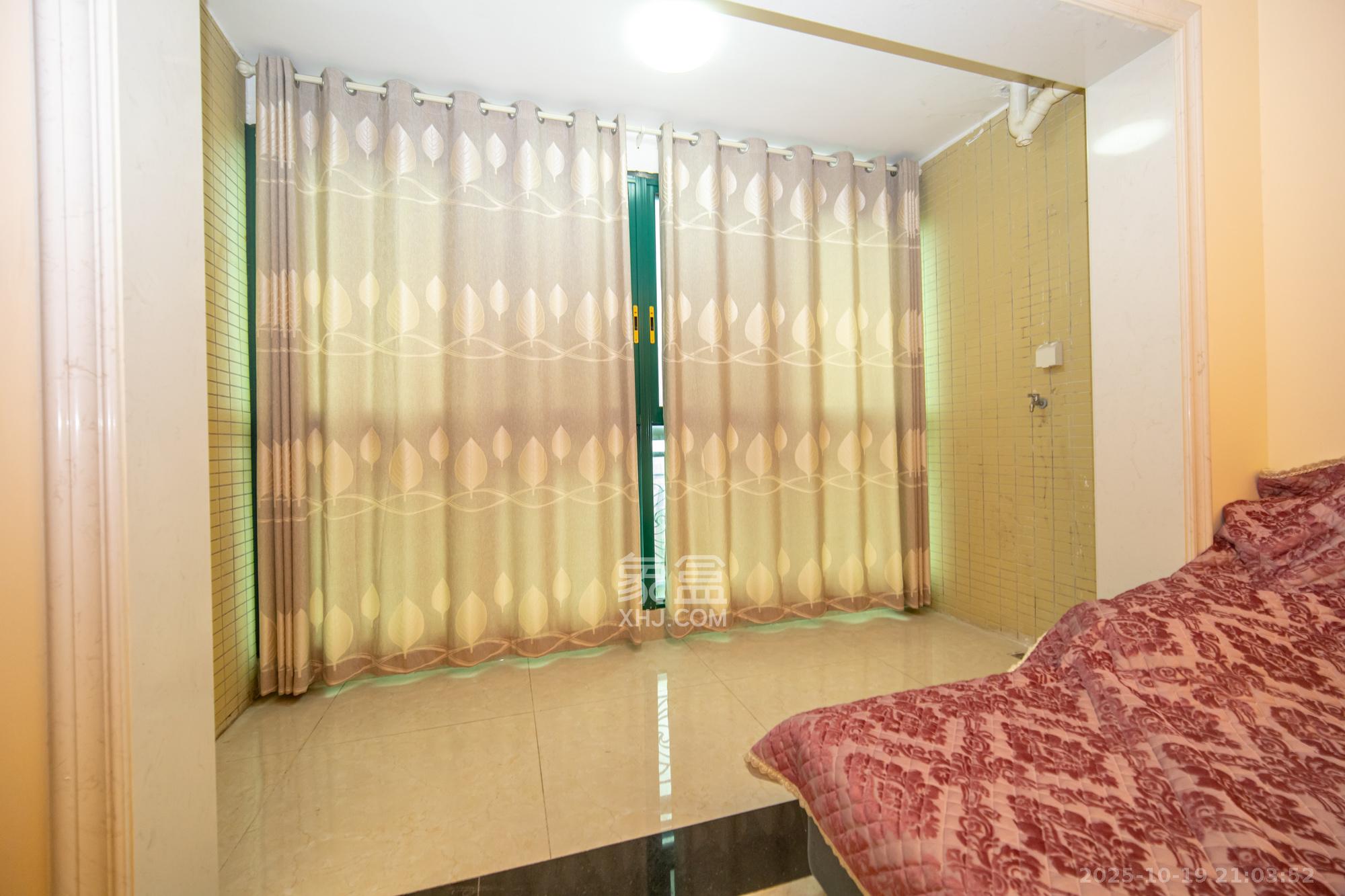 恒大雅苑  3室2厅1卫    88.0万阳台