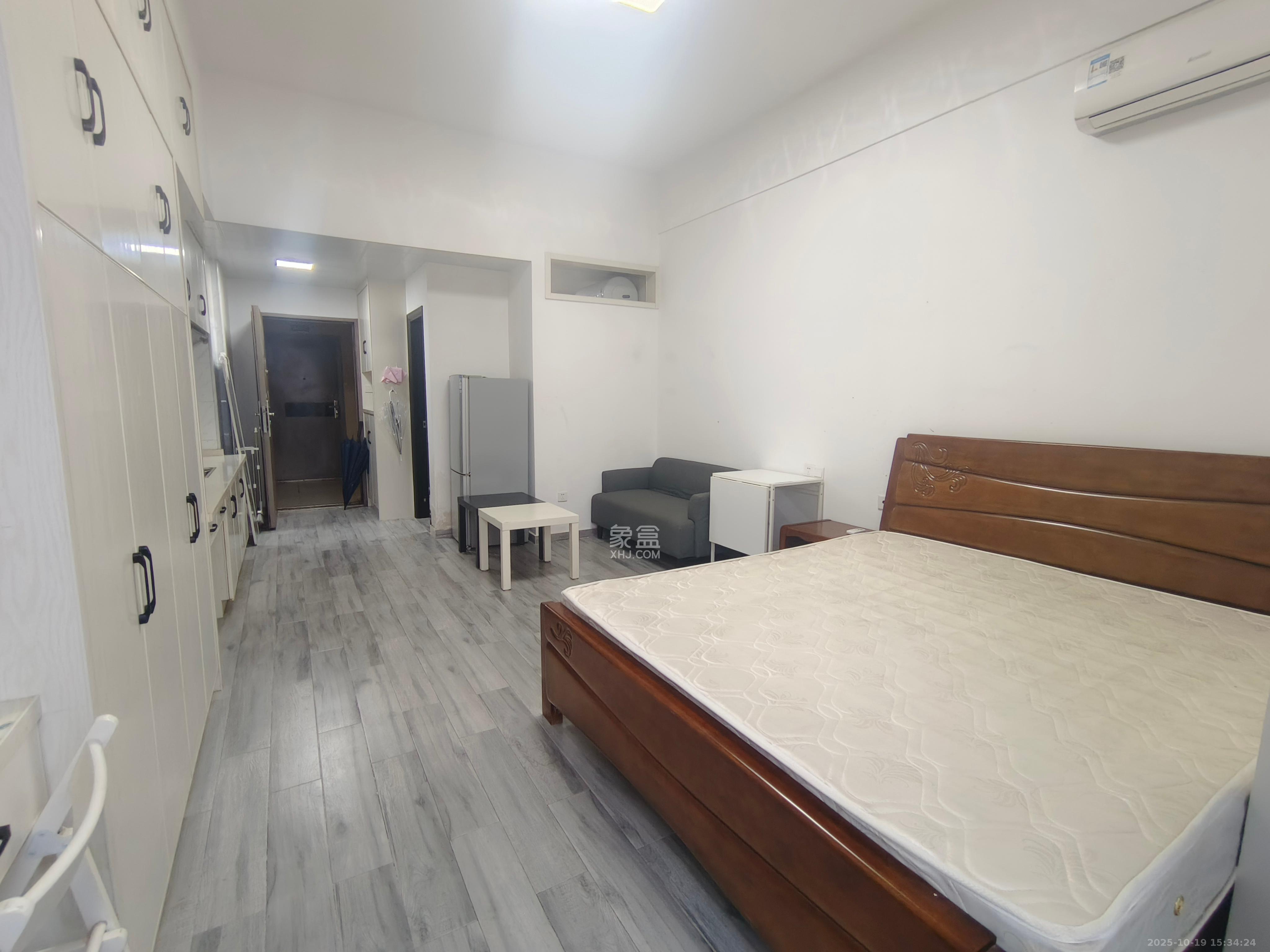 新世界广场  1室1厅1卫    1450.0元/月 新世界广场  1室1厅1卫    1450.0元/月室内图