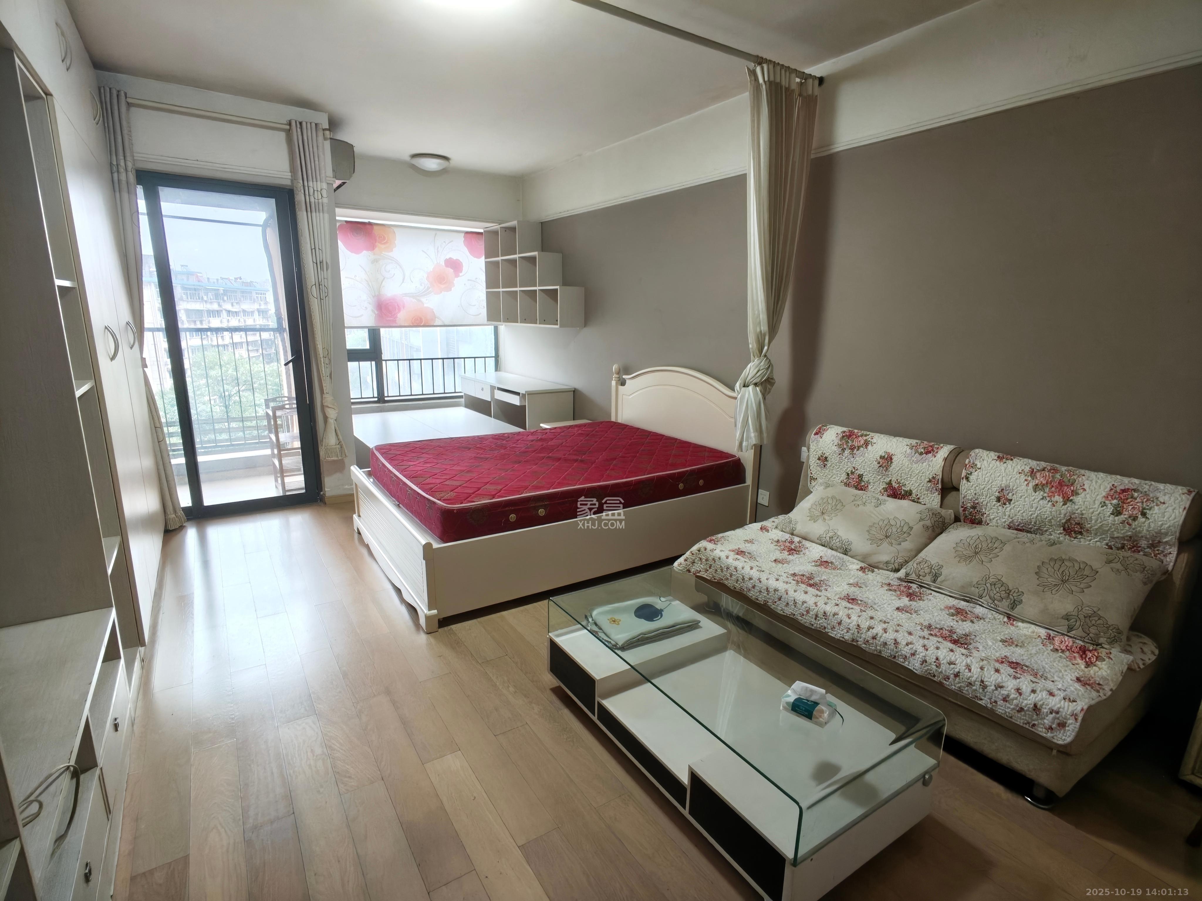 万科金色家园 1室1厅1卫 1300.0元/月 万科金色家园 1室1厅1卫 1300.0元/月室内图