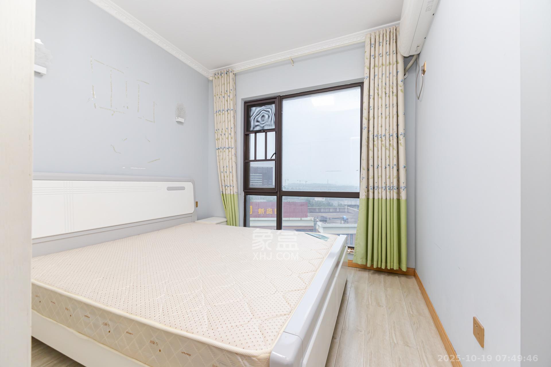 长燃新奥佳园  4室2厅2卫    88.8万 长燃新奥佳园  4室2厅2卫    88.8万卧室