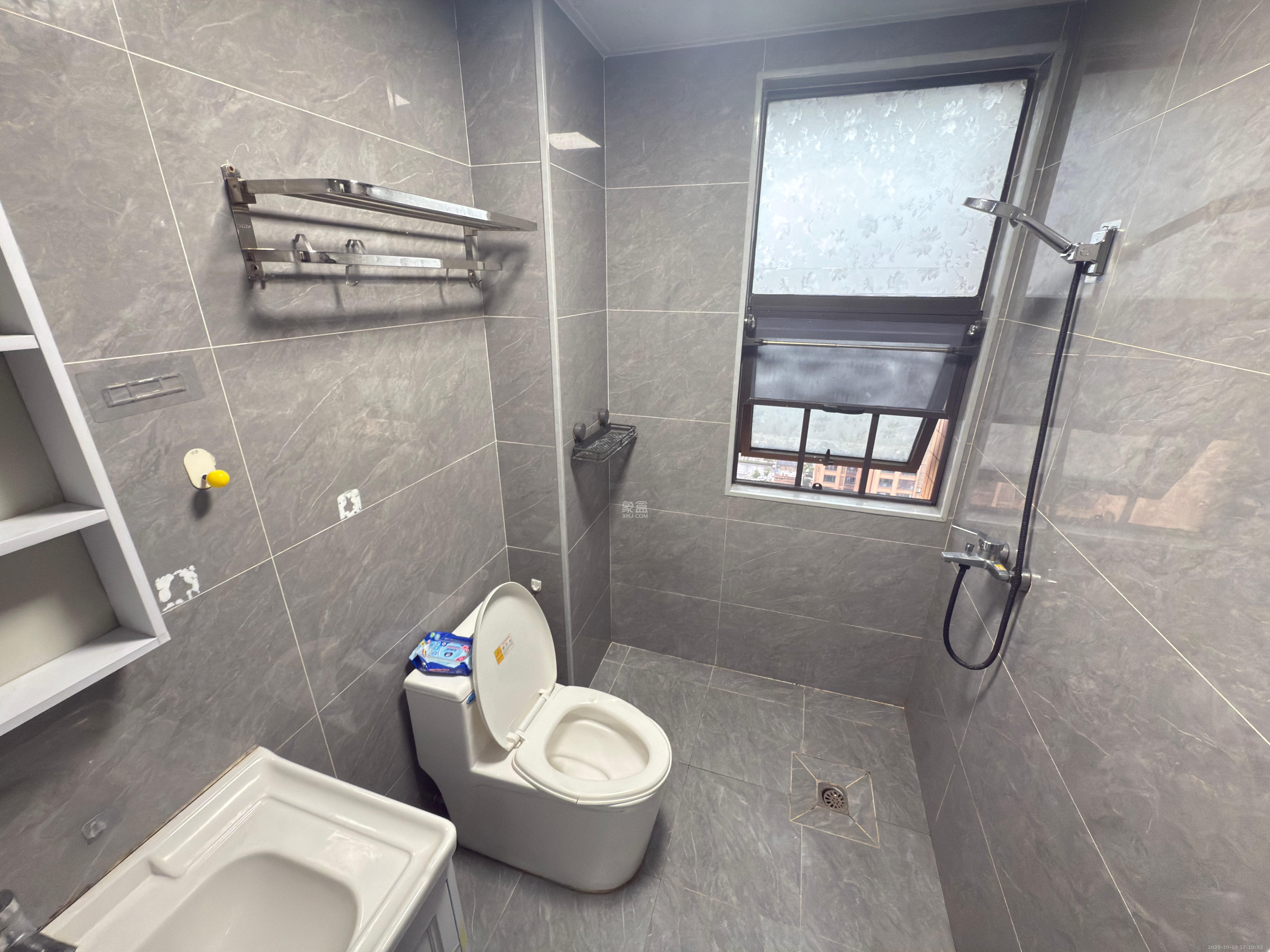 润和又一城  3室2厅2卫    2200.0元/月室内图