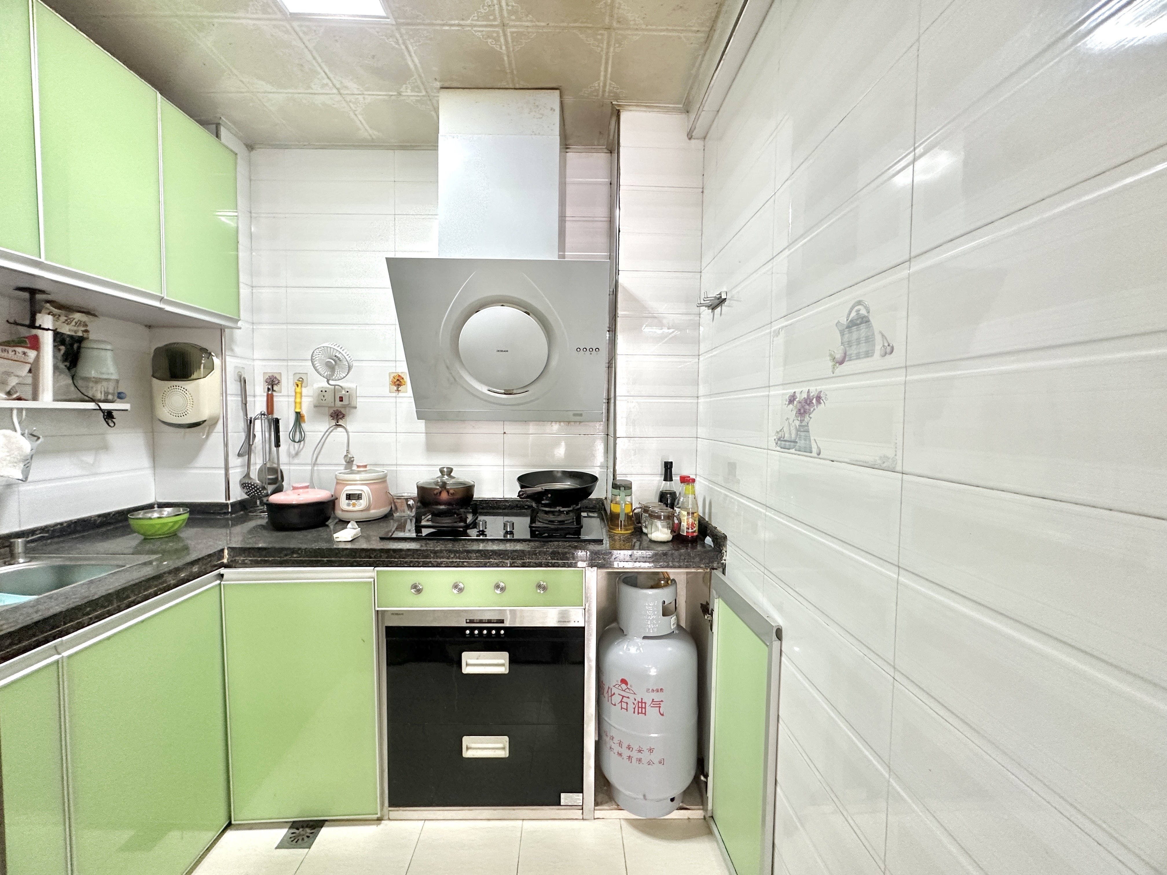 山高经典（山高村）  3室1厅2卫    70.0万客厅