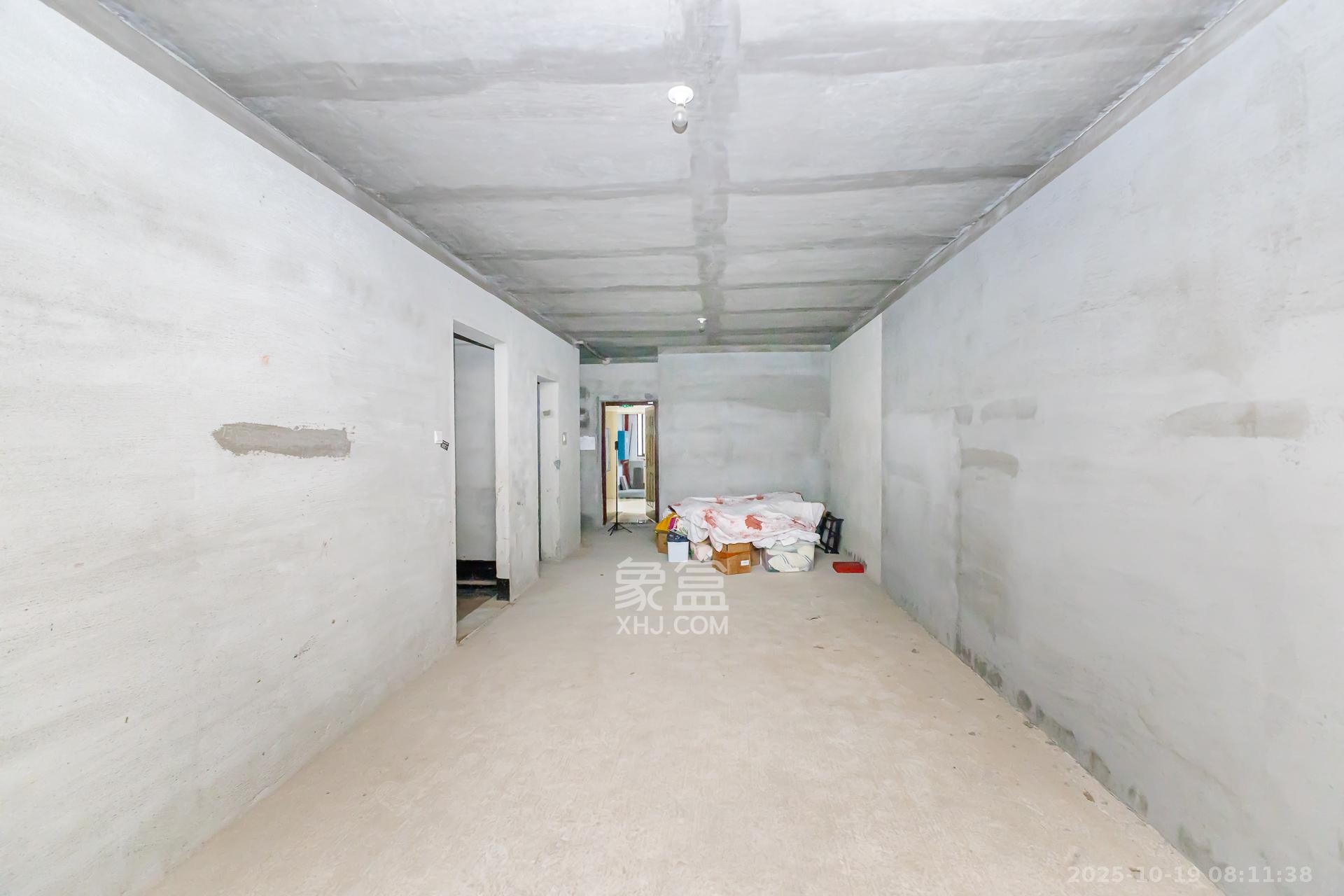 勤诚达境界城  3室2厅1卫    65.0万 勤诚达境界城  3室2厅1卫    65.0万客厅