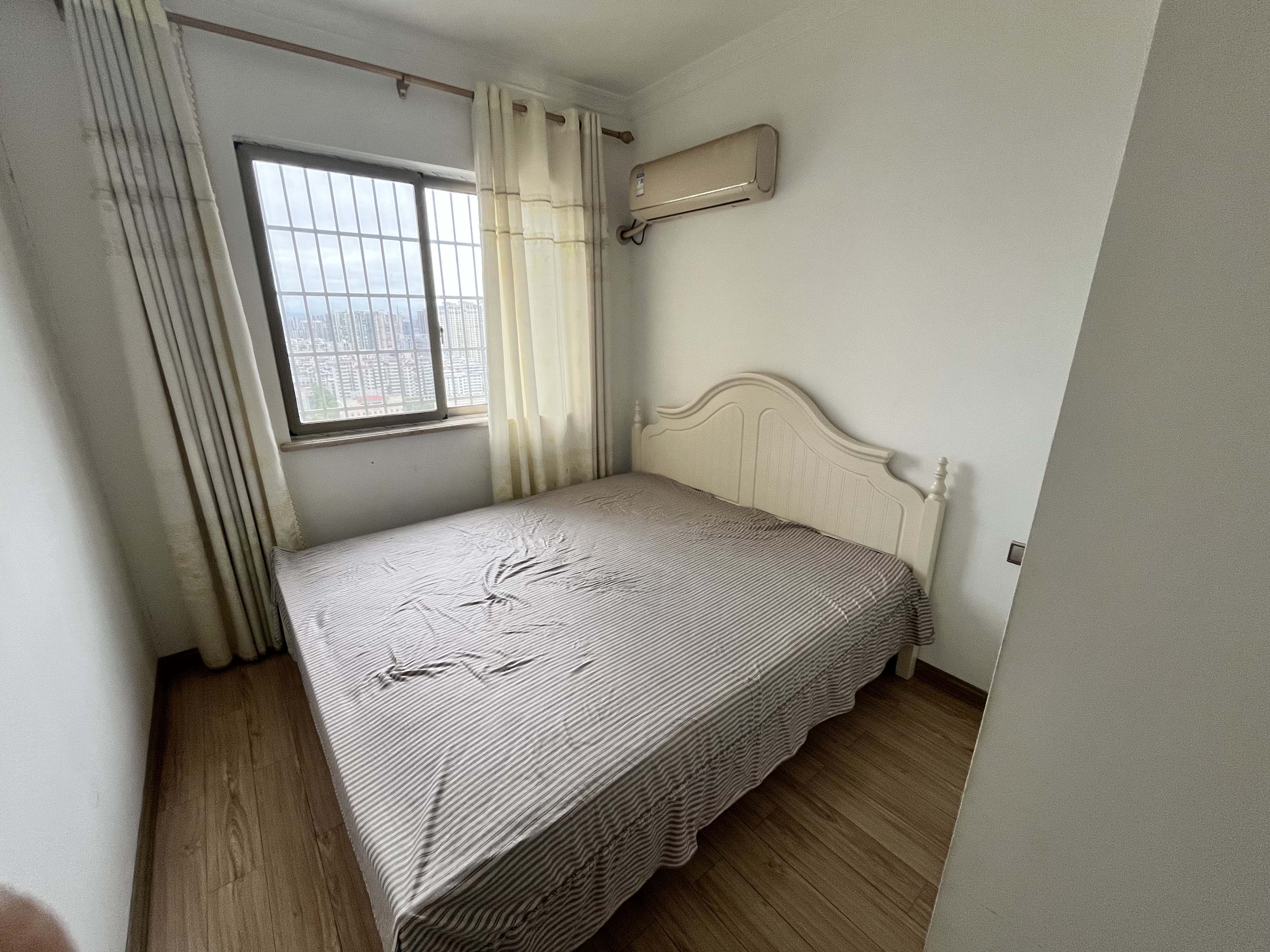 中房阳光远景  1室0厅0卫    2700.0元/月室内图