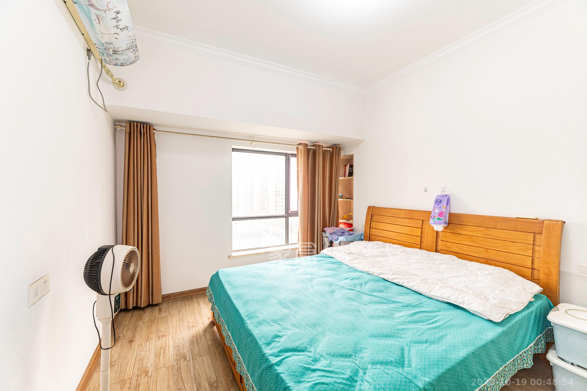 花样年华  3室2厅1卫    53.8万 花样年华  3室2厅1卫    53.8万卧室