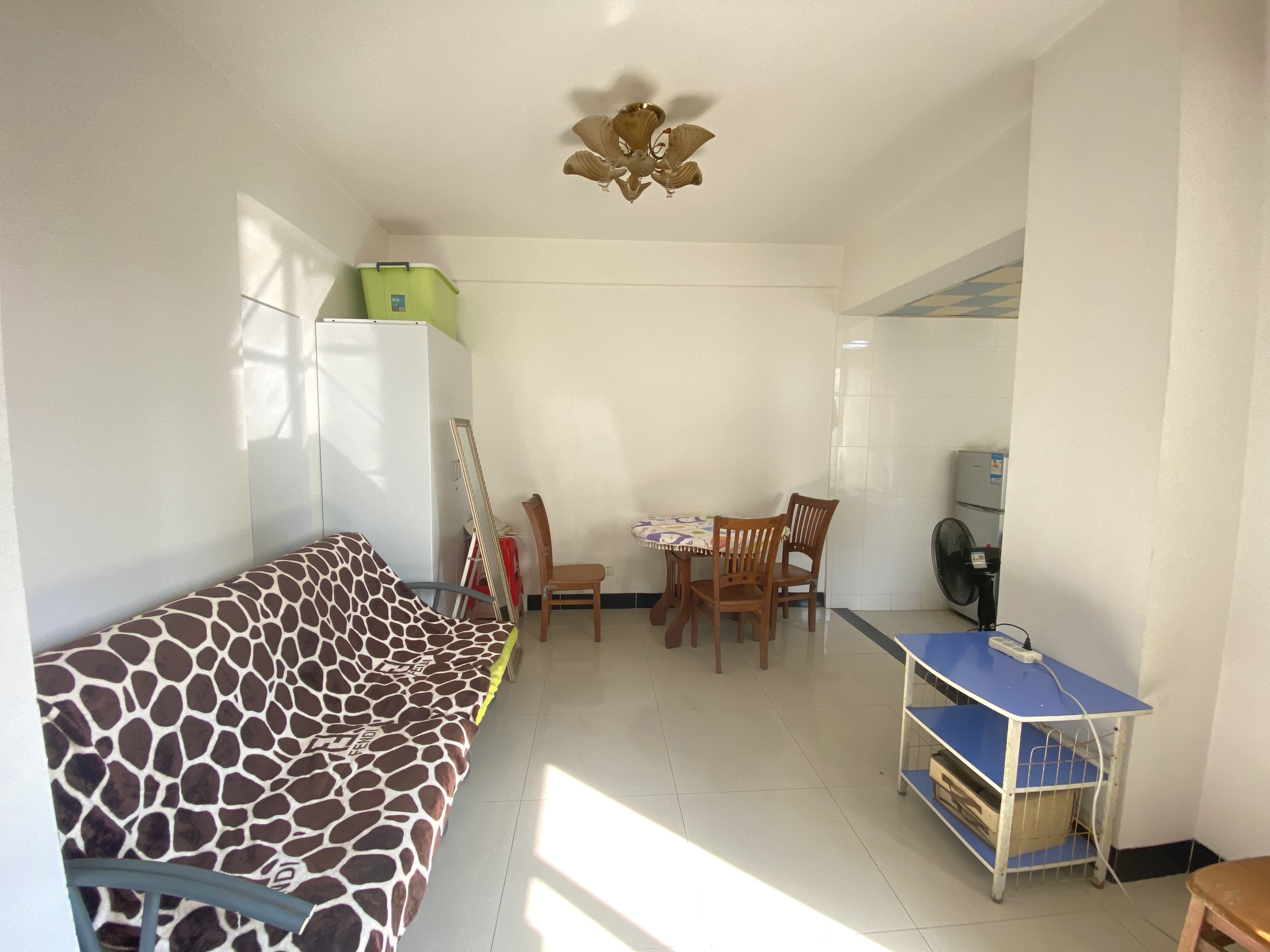 蔚兰天成  1室1厅1卫    2000.0元/月室内图