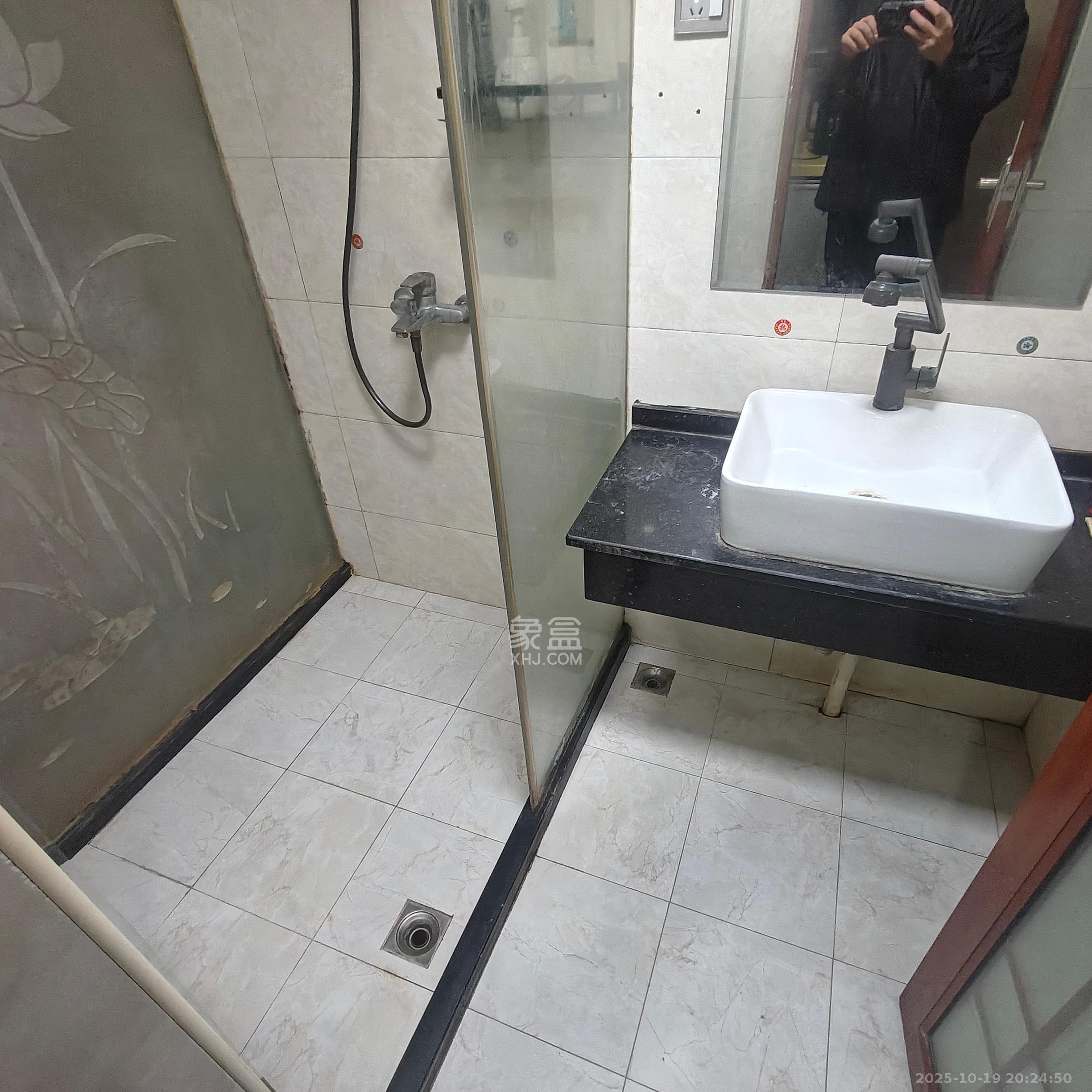 东方芙蓉  1室1厅1卫    1399.0元/月 东方芙蓉  1室1厅1卫    1399.0元/月室内图