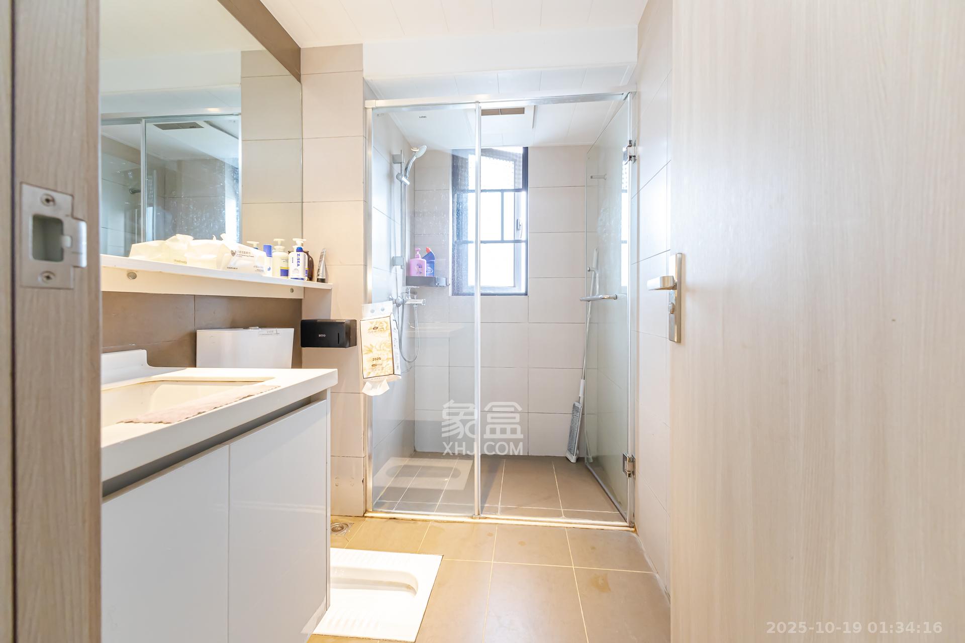 时代倾城五期  4室2厅2卫    110.0万 时代倾城五期  4室2厅2卫    110.0万卫生间