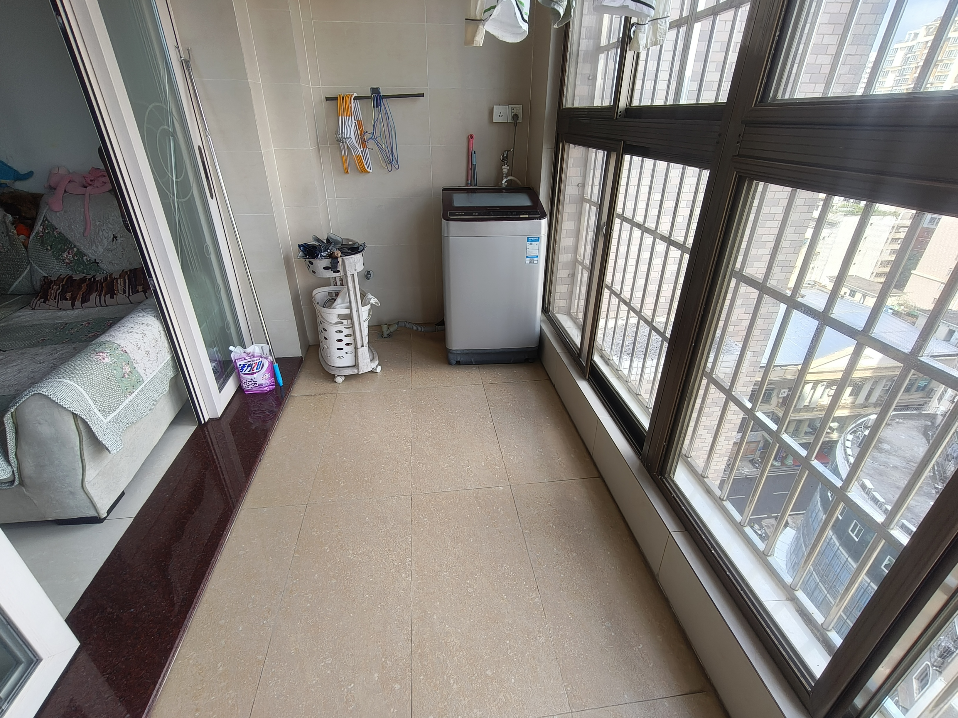 工商学院教工宿舍 3室2厅1卫 2600.0元/月 工商学院教工宿舍 3室2厅1卫 2600.0元/月室内图