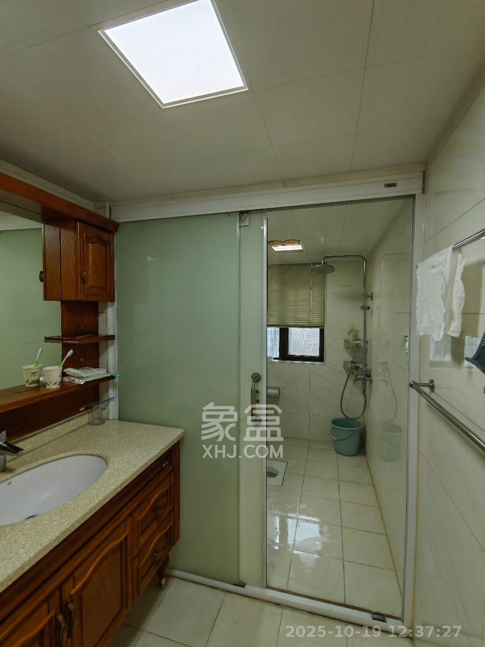 紫鑫御湖湾  4室2厅2卫    2300.0元/月室内图