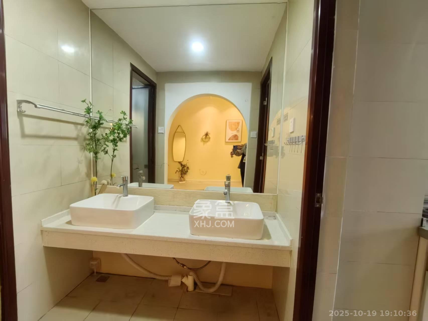 新青年公寓  1室1厅1卫    1700.0元/月 新青年公寓  1室1厅1卫    1700.0元/月室内图