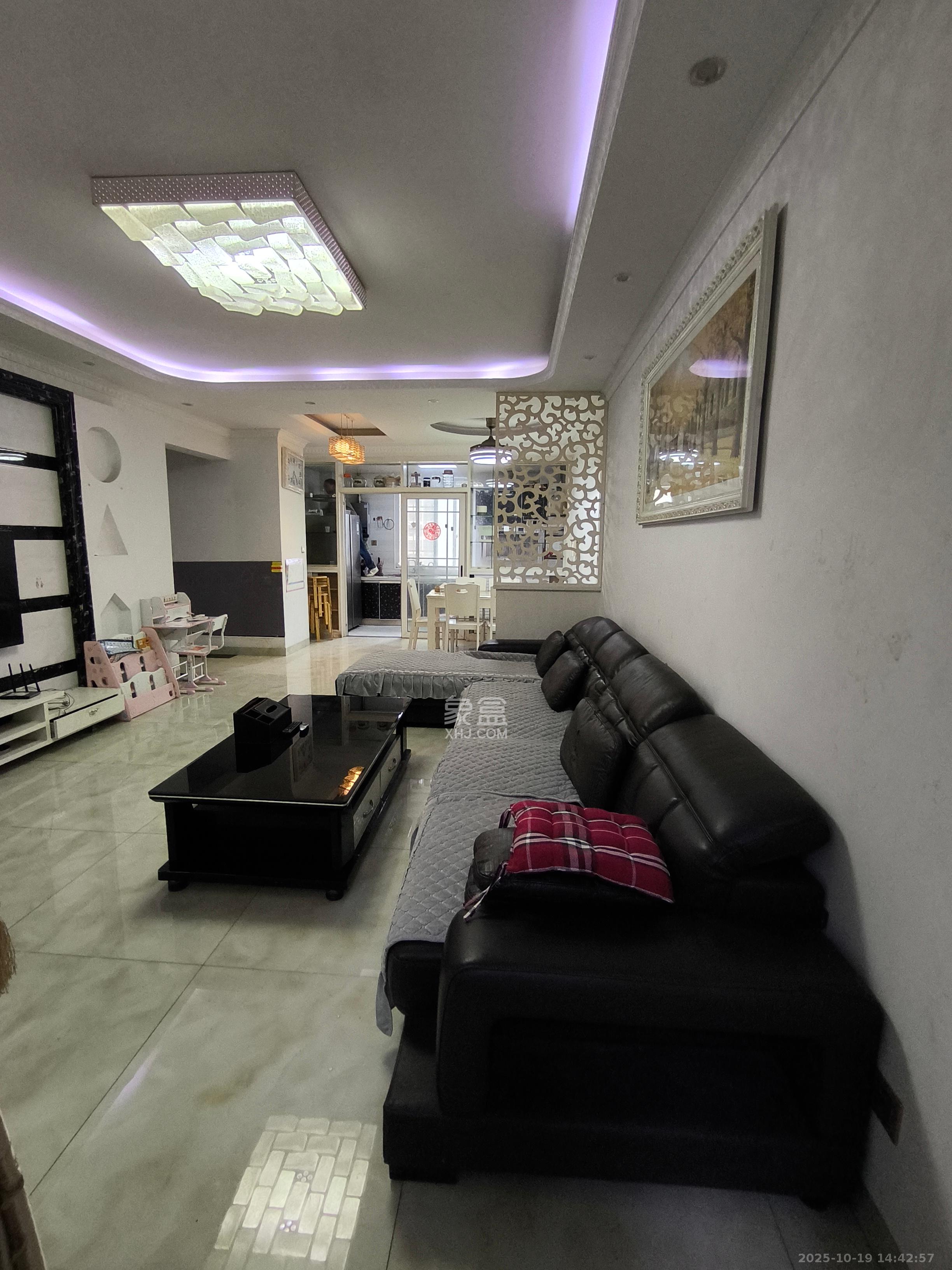 楚天世纪城东苑  4室2厅2卫    3000.0元/月 楚天世纪城东苑  4室2厅2卫    3000.0元/月